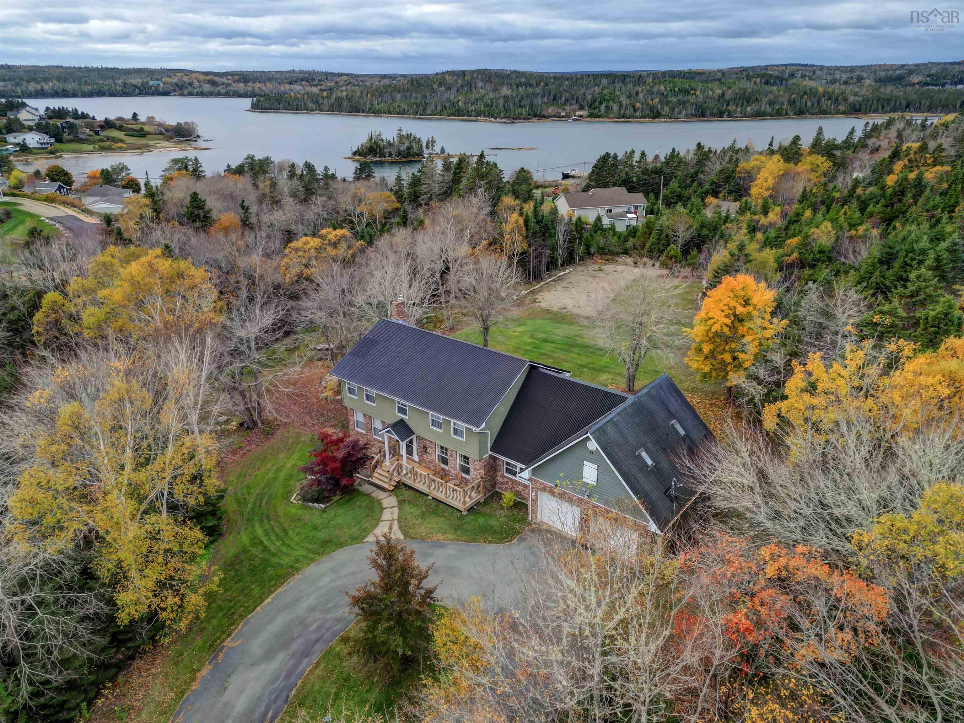 18 Mahar Drive photo #14