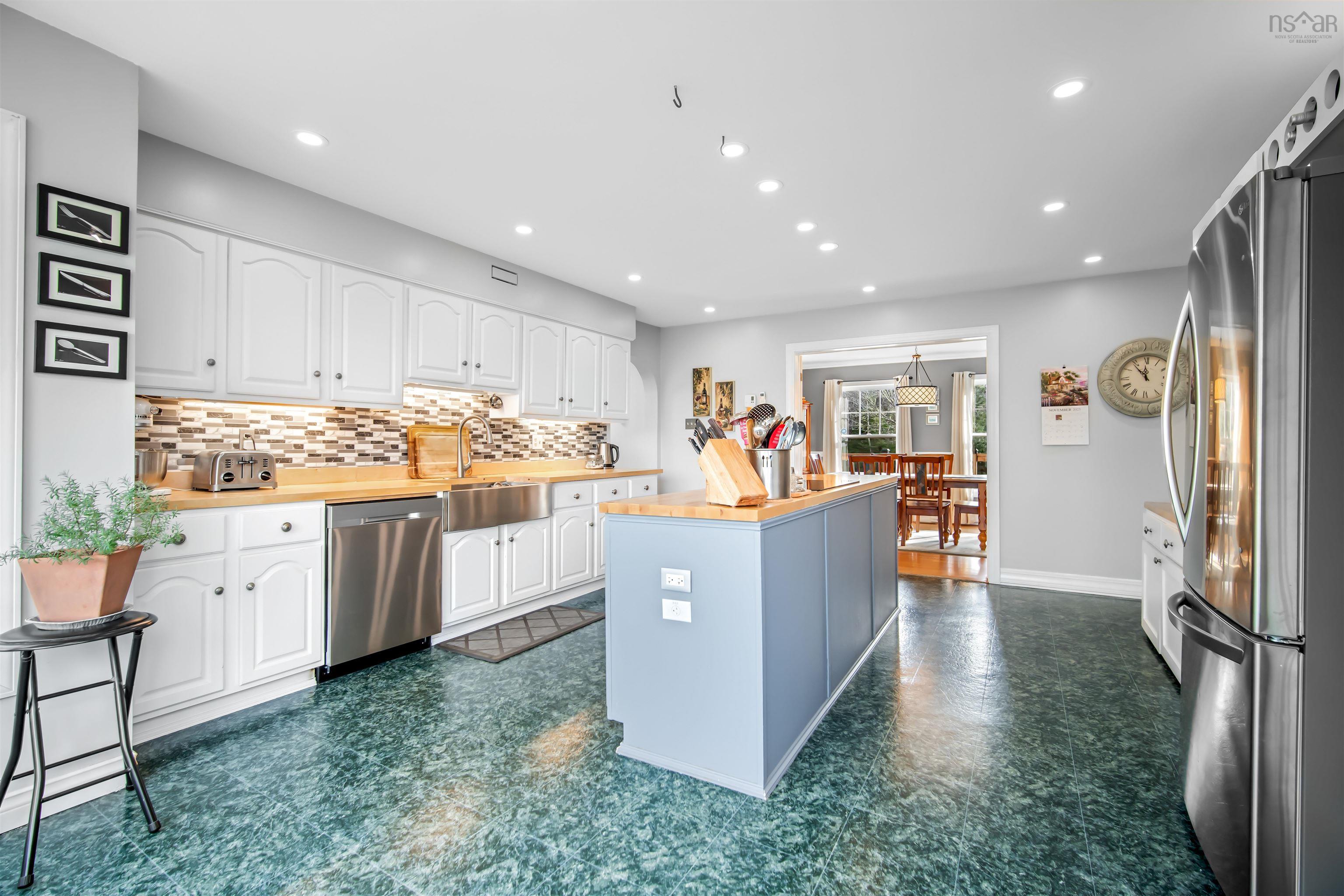 18 Mahar Drive photo #28