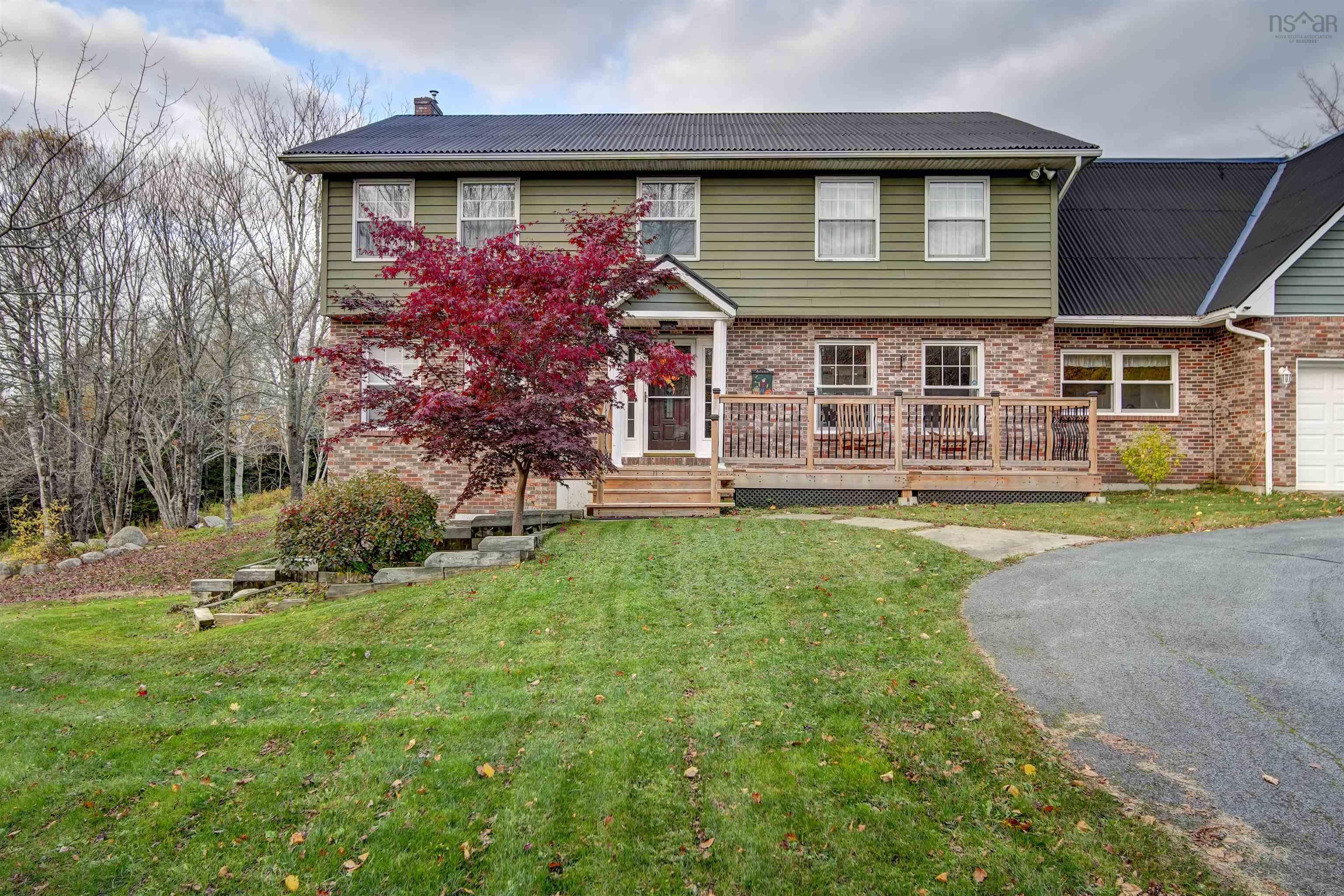 18 Mahar Drive photo #4