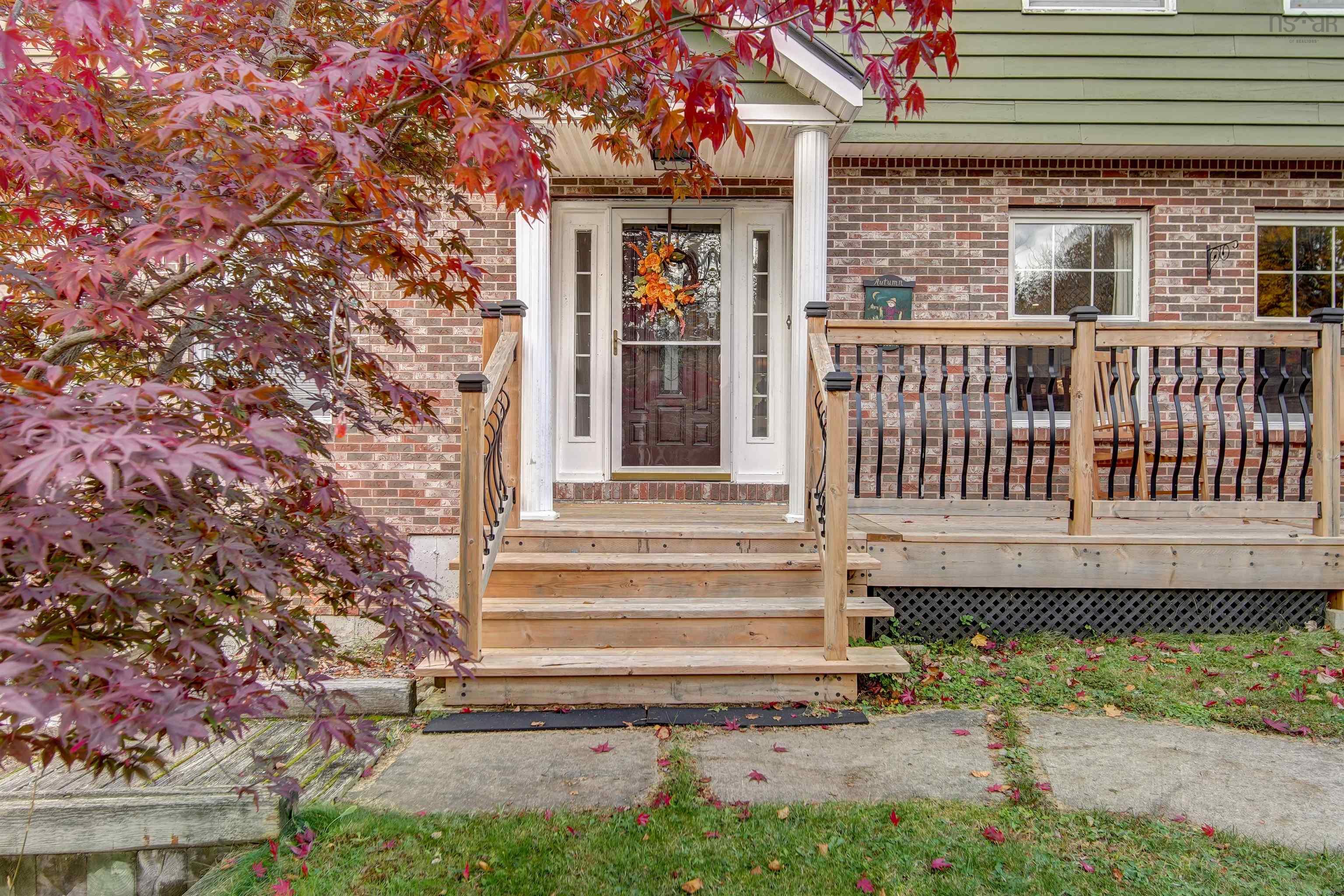 18 Mahar Drive photo #6