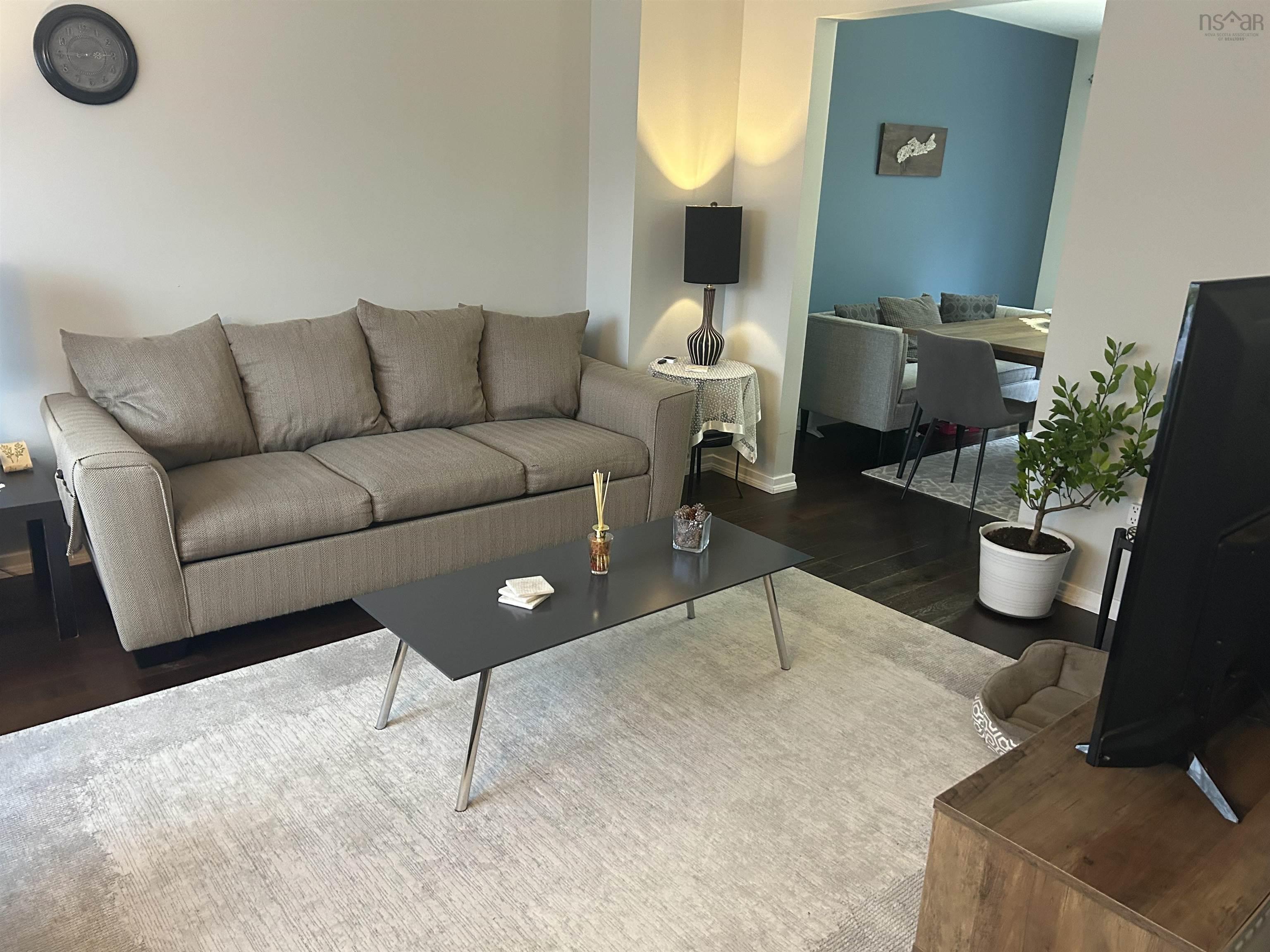 52 Regal Road photo #11