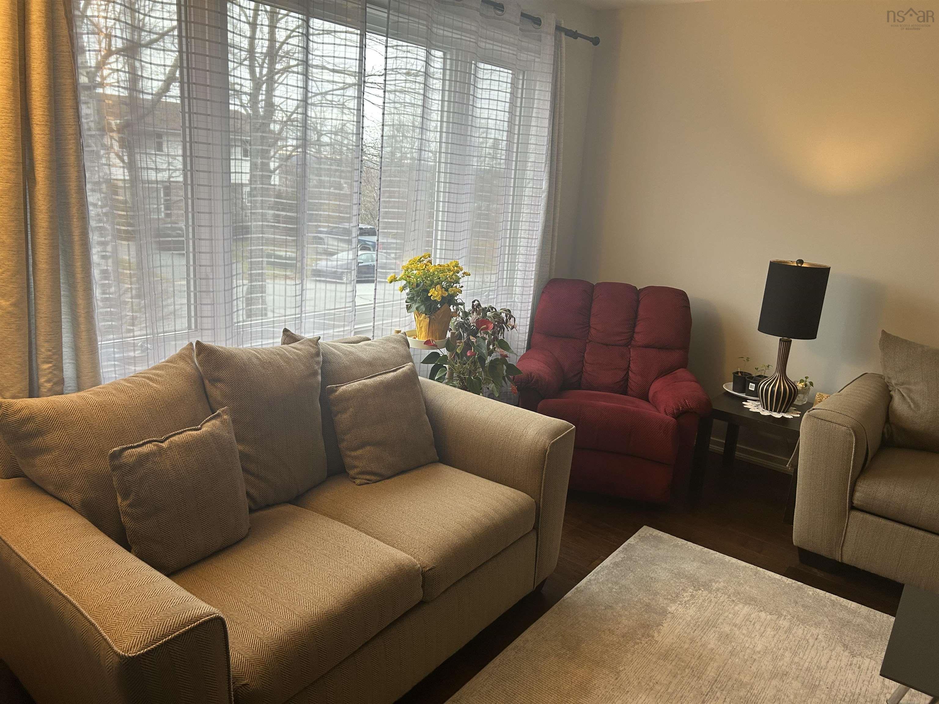 52 Regal Road photo #14