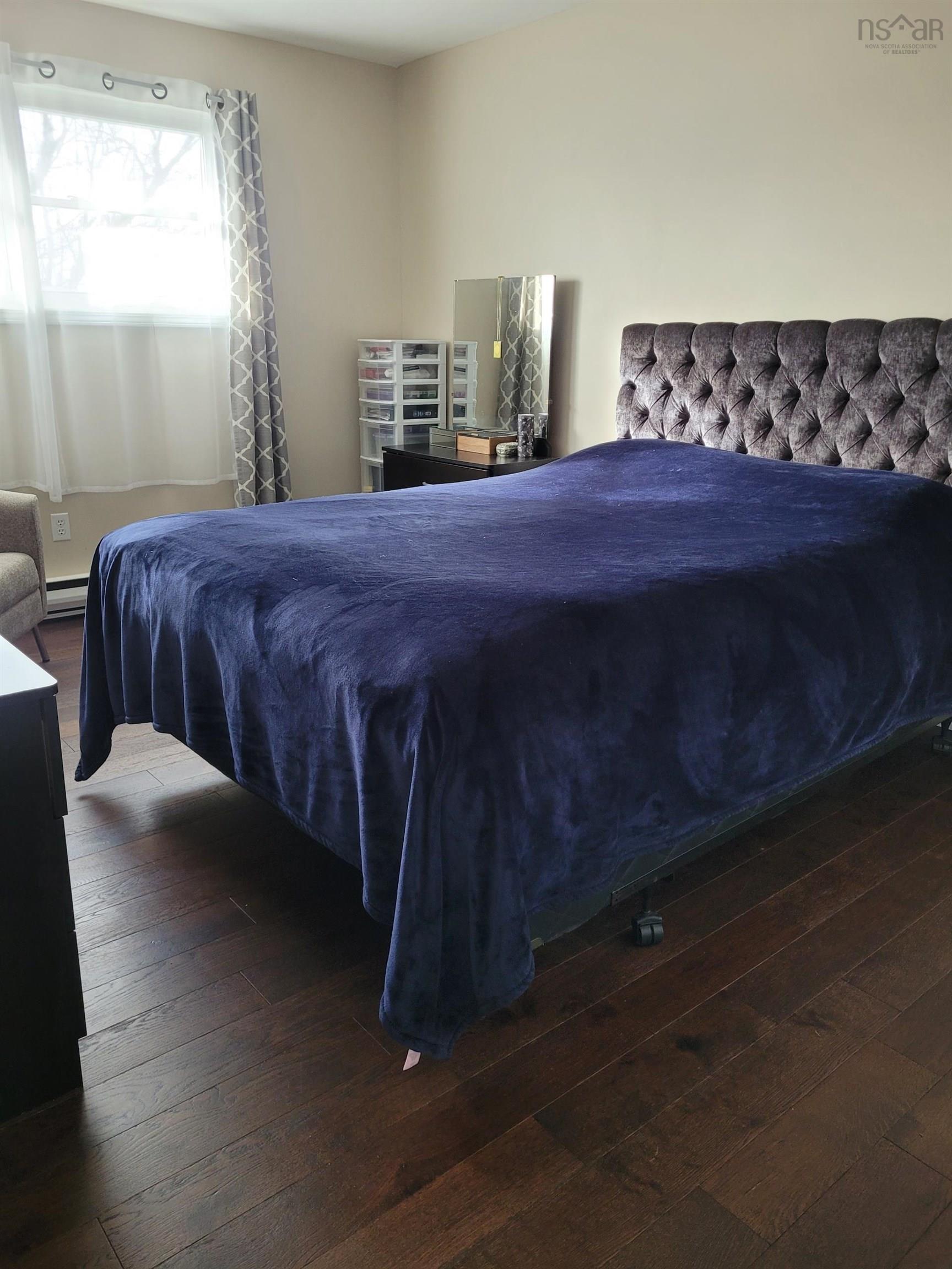 52 Regal Road photo #21