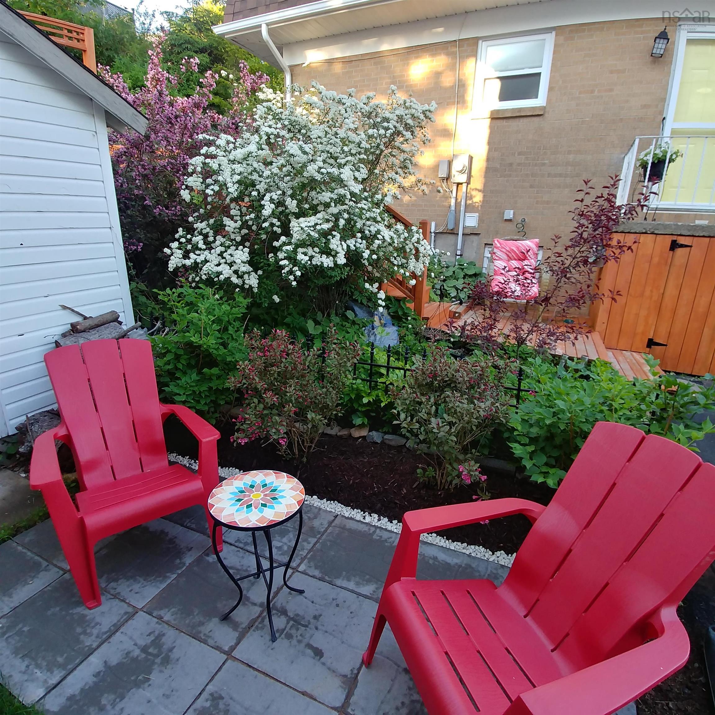 52 Regal Road photo #25