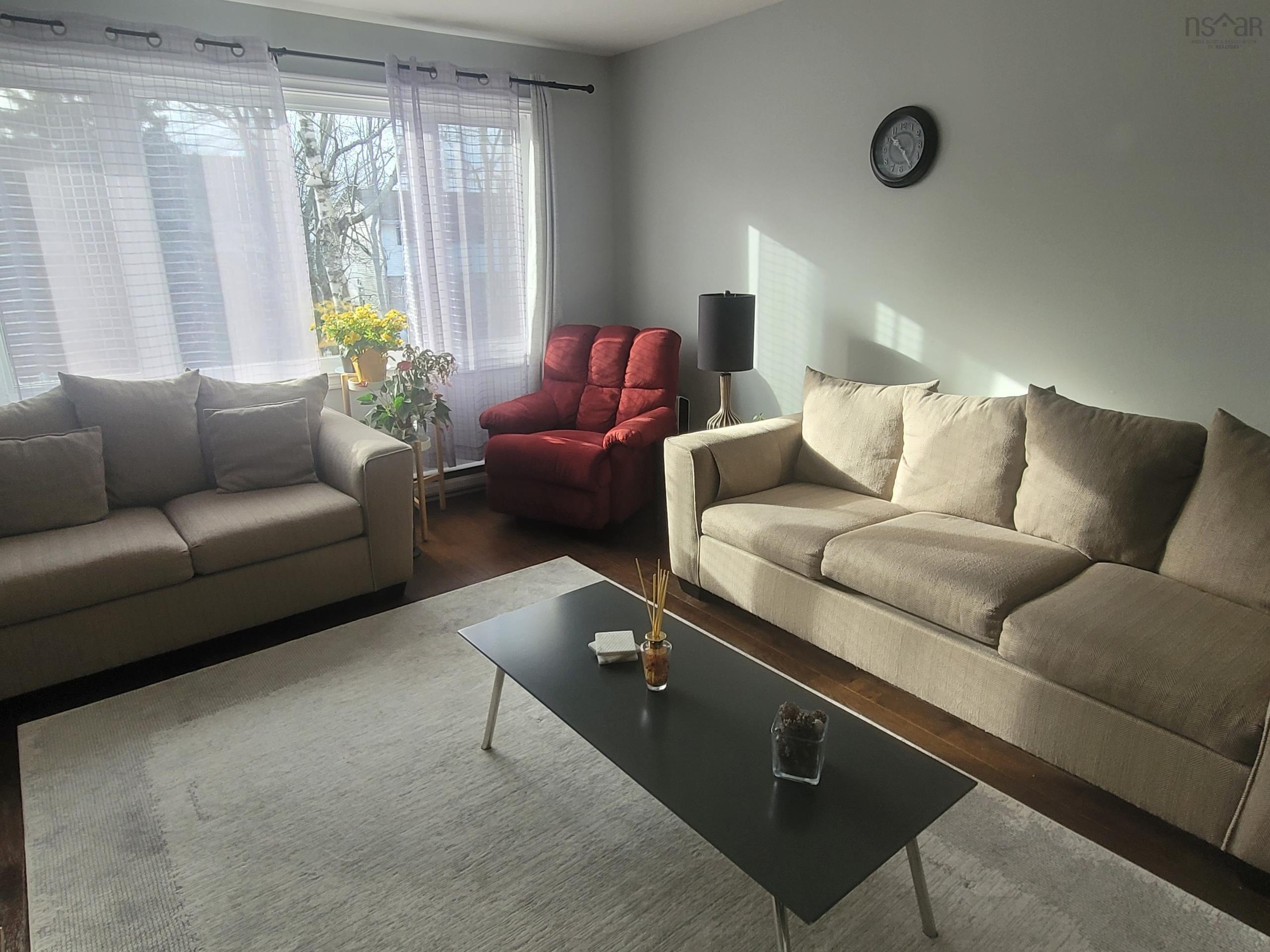 52 Regal Road photo #46