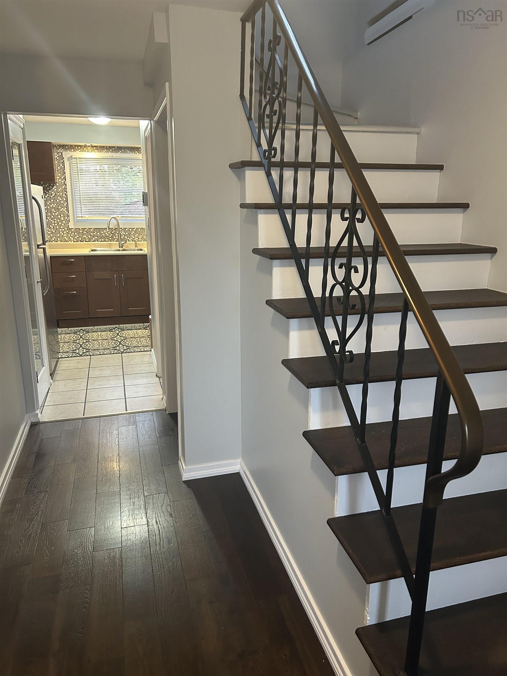 52 Regal Road photo #6