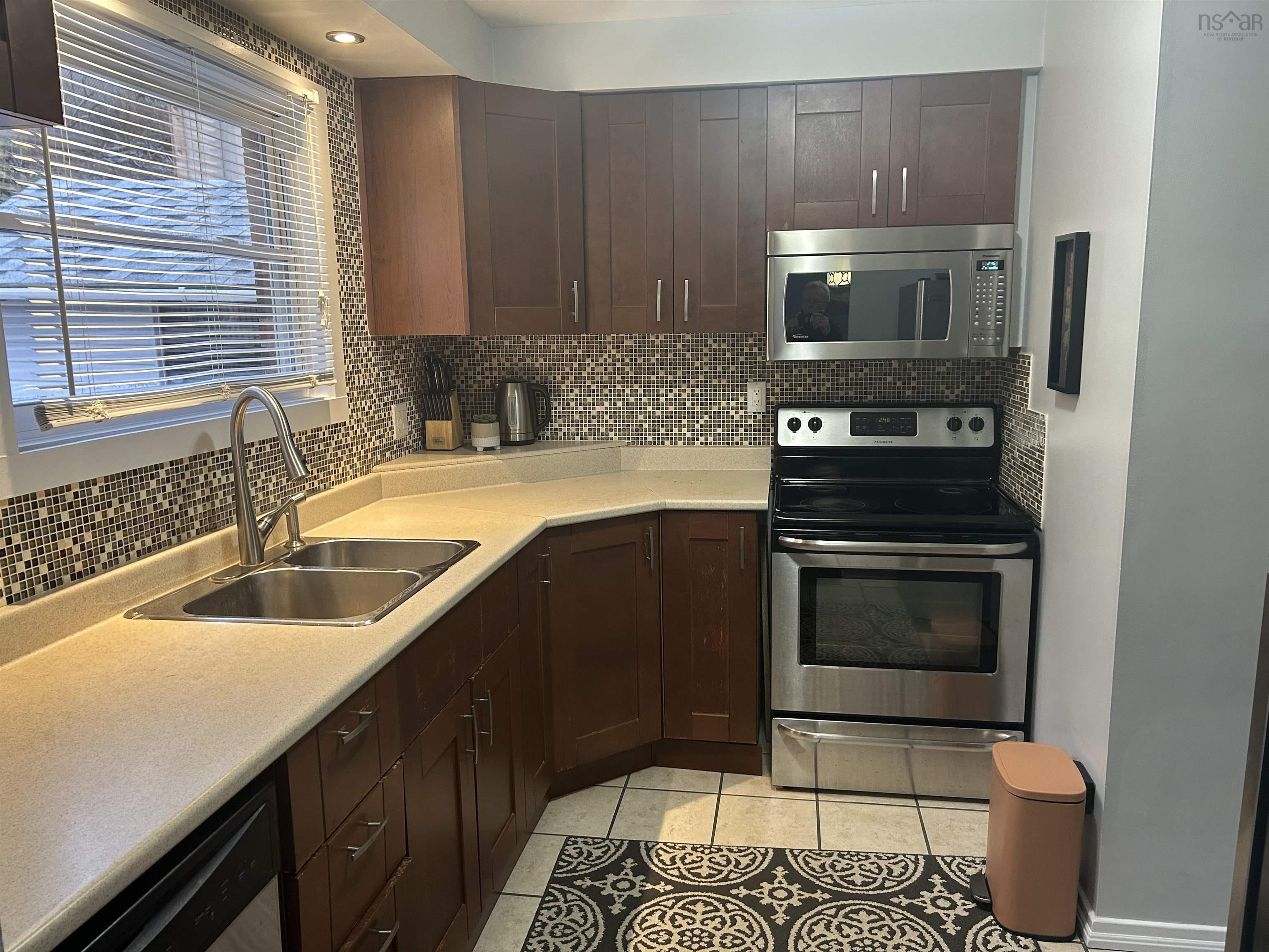 52 Regal Road photo #7