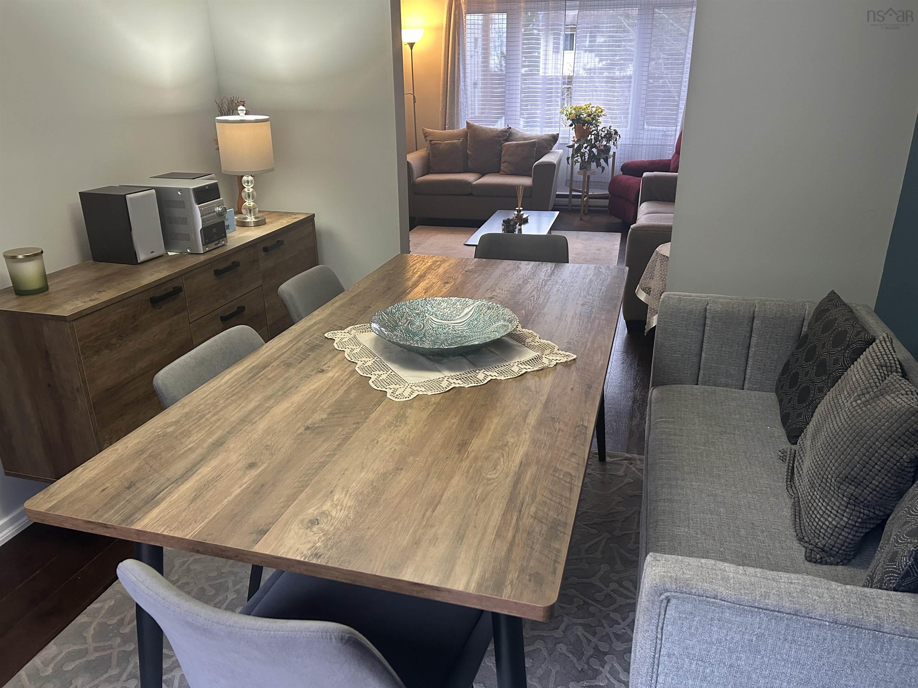 52 Regal Road photo #10