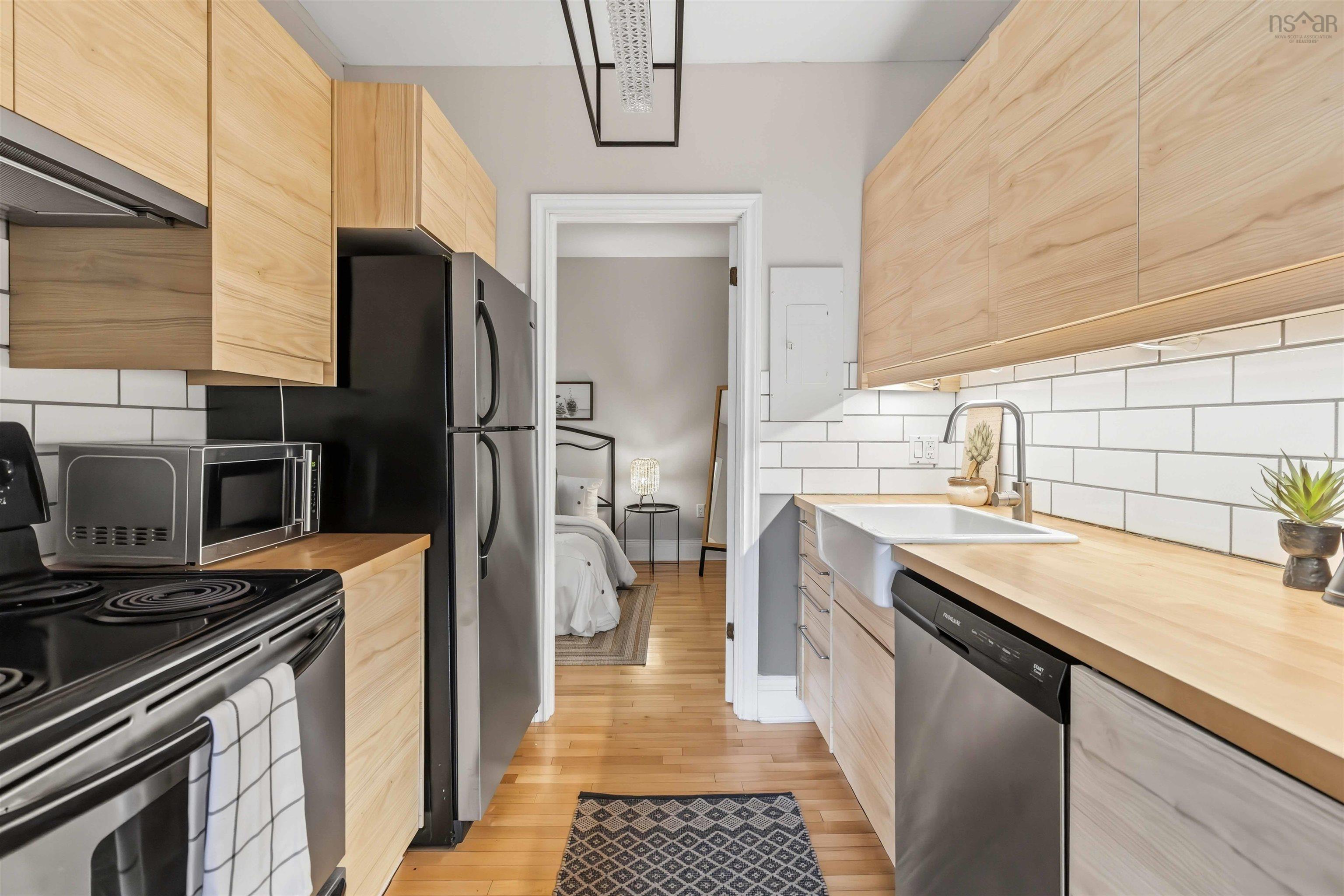 211 5393 Victoria Road photo #21