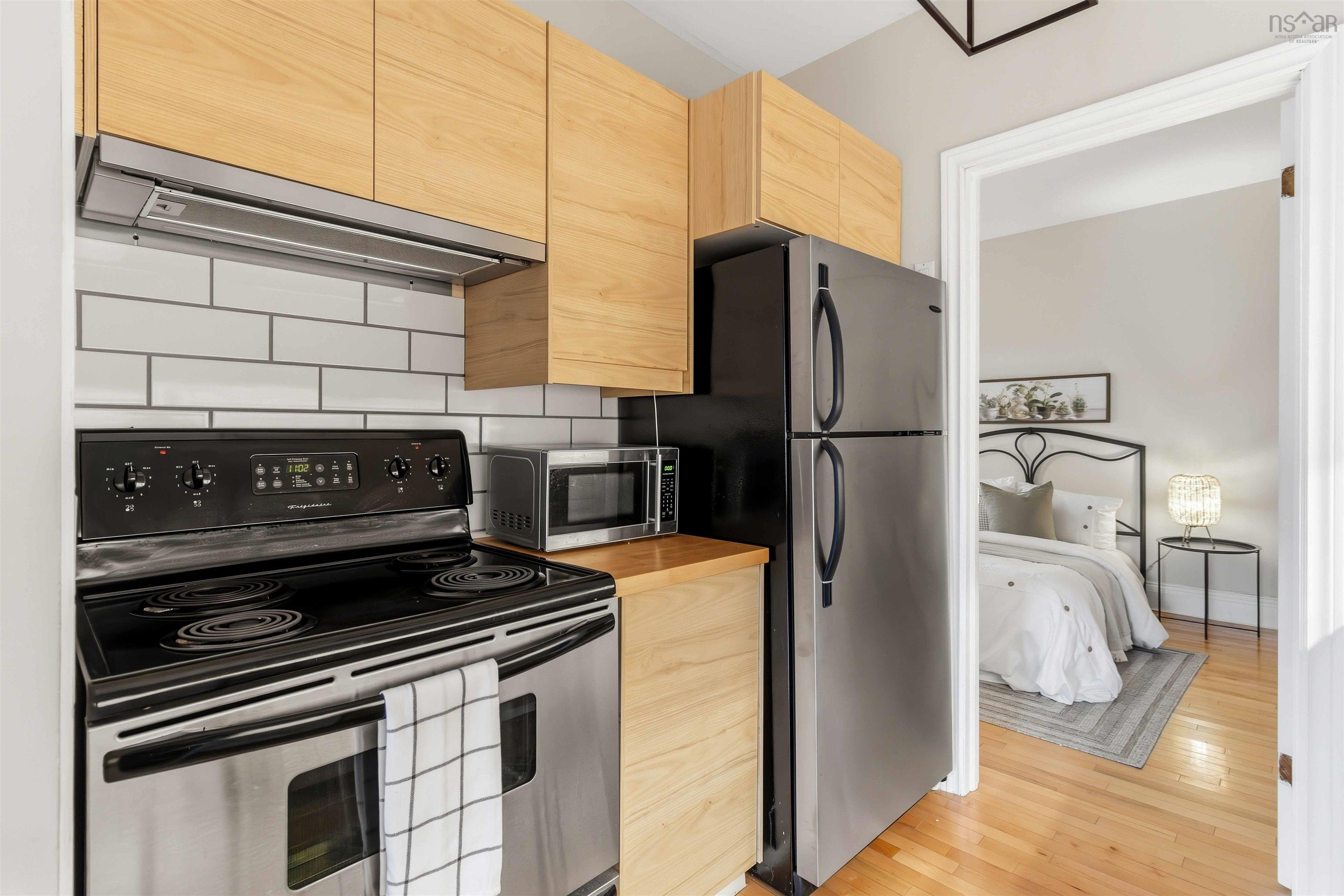 211 5393 Victoria Road photo #22