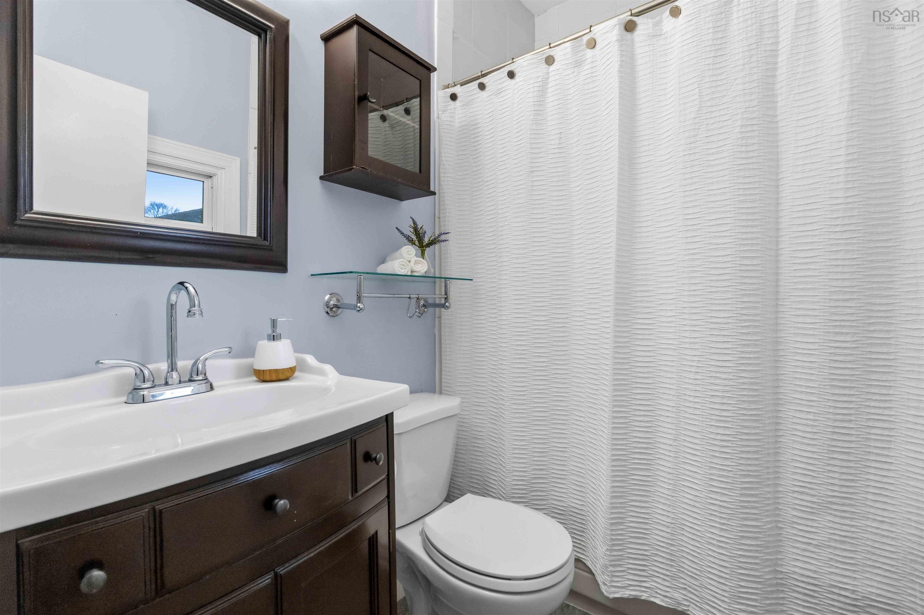 211 5393 Victoria Road photo #33