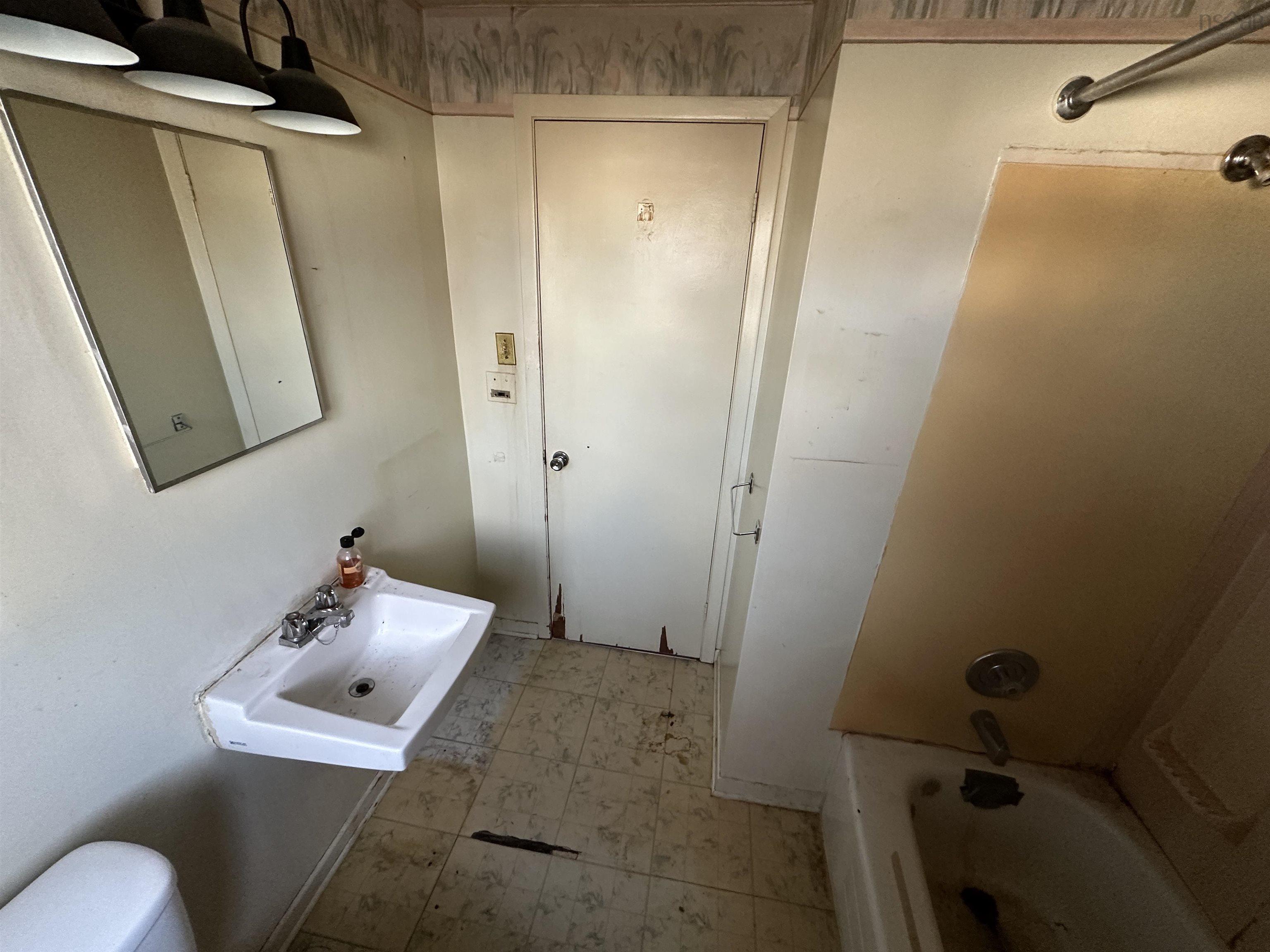 12 Marilyn Drive photo #19