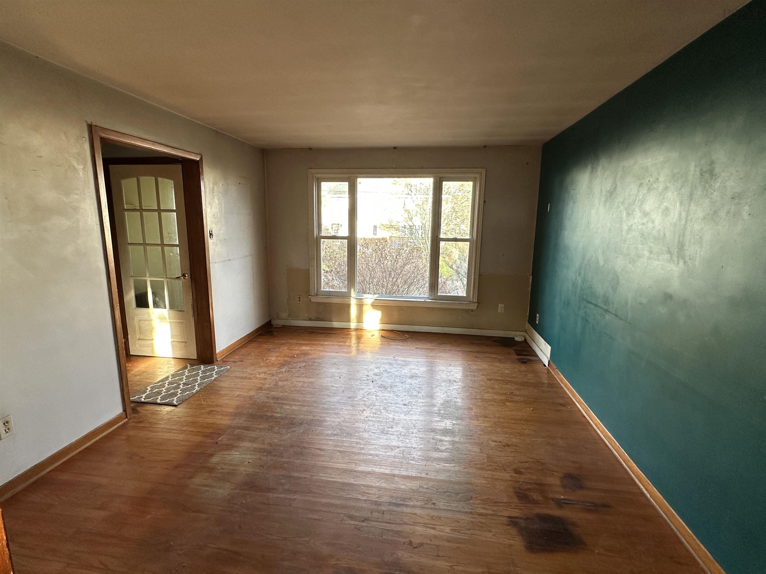 12 Marilyn Drive photo #4