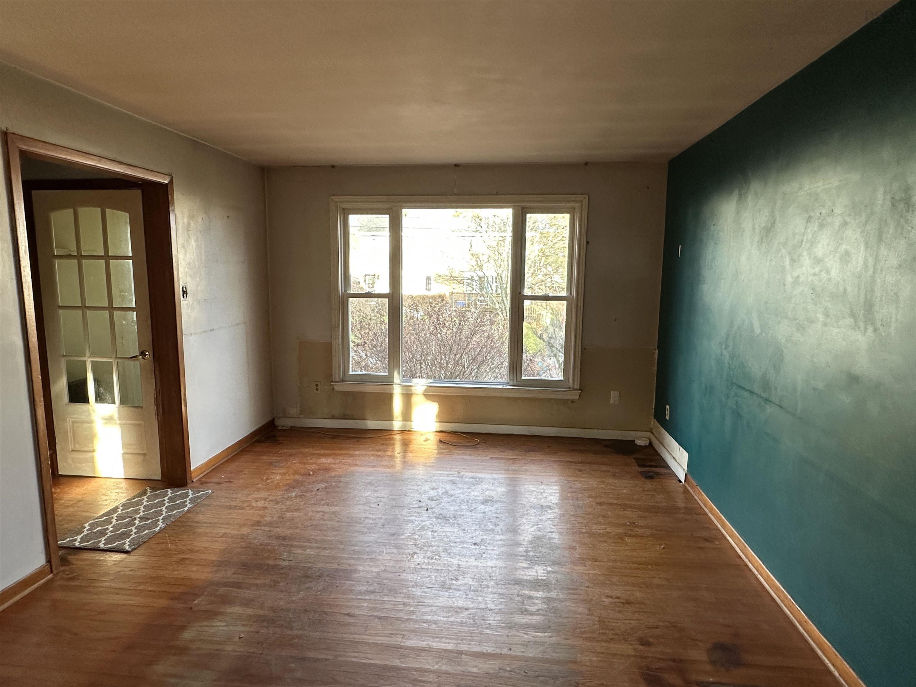 12 Marilyn Drive photo #5