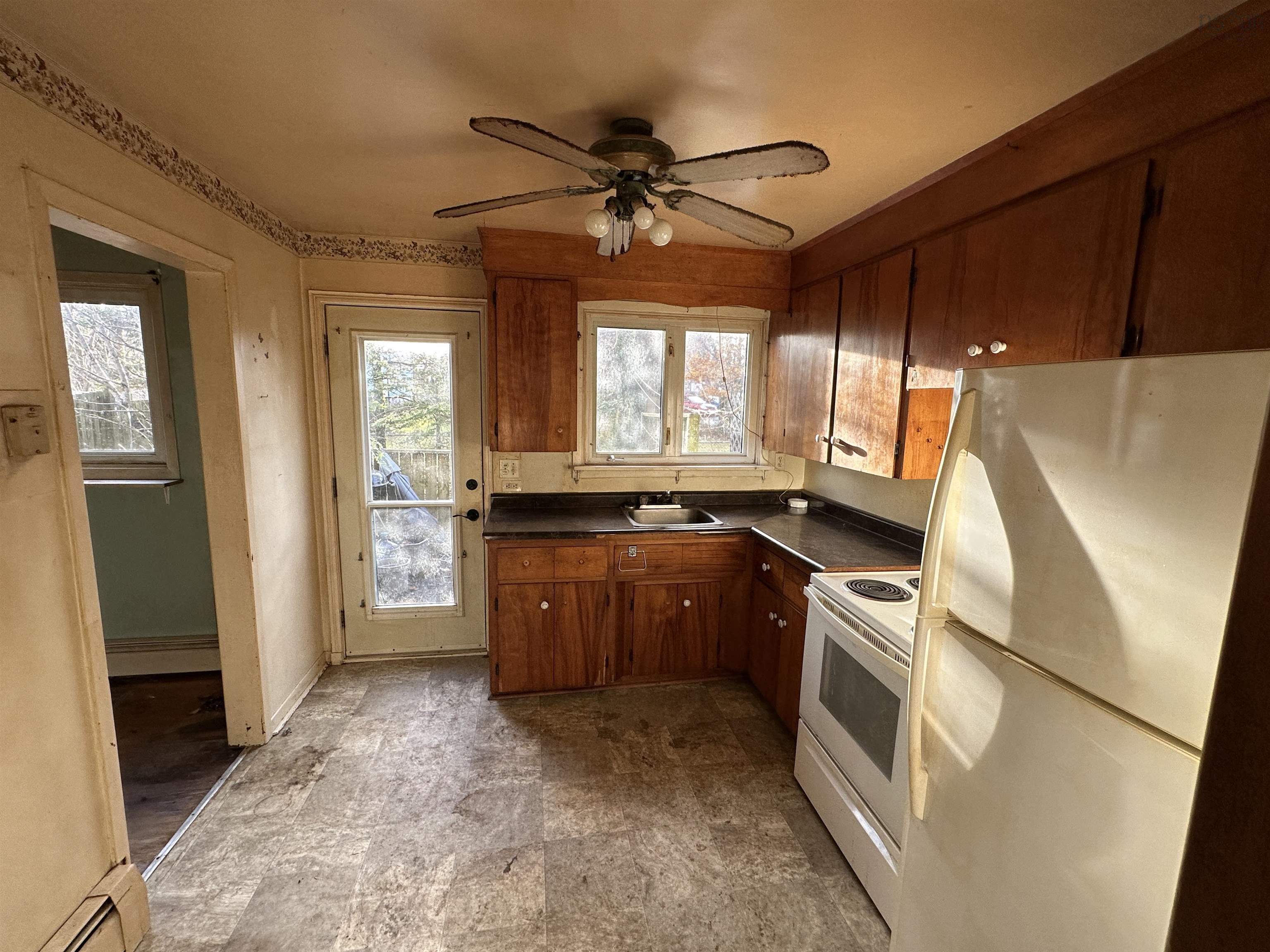 12 Marilyn Drive photo #8