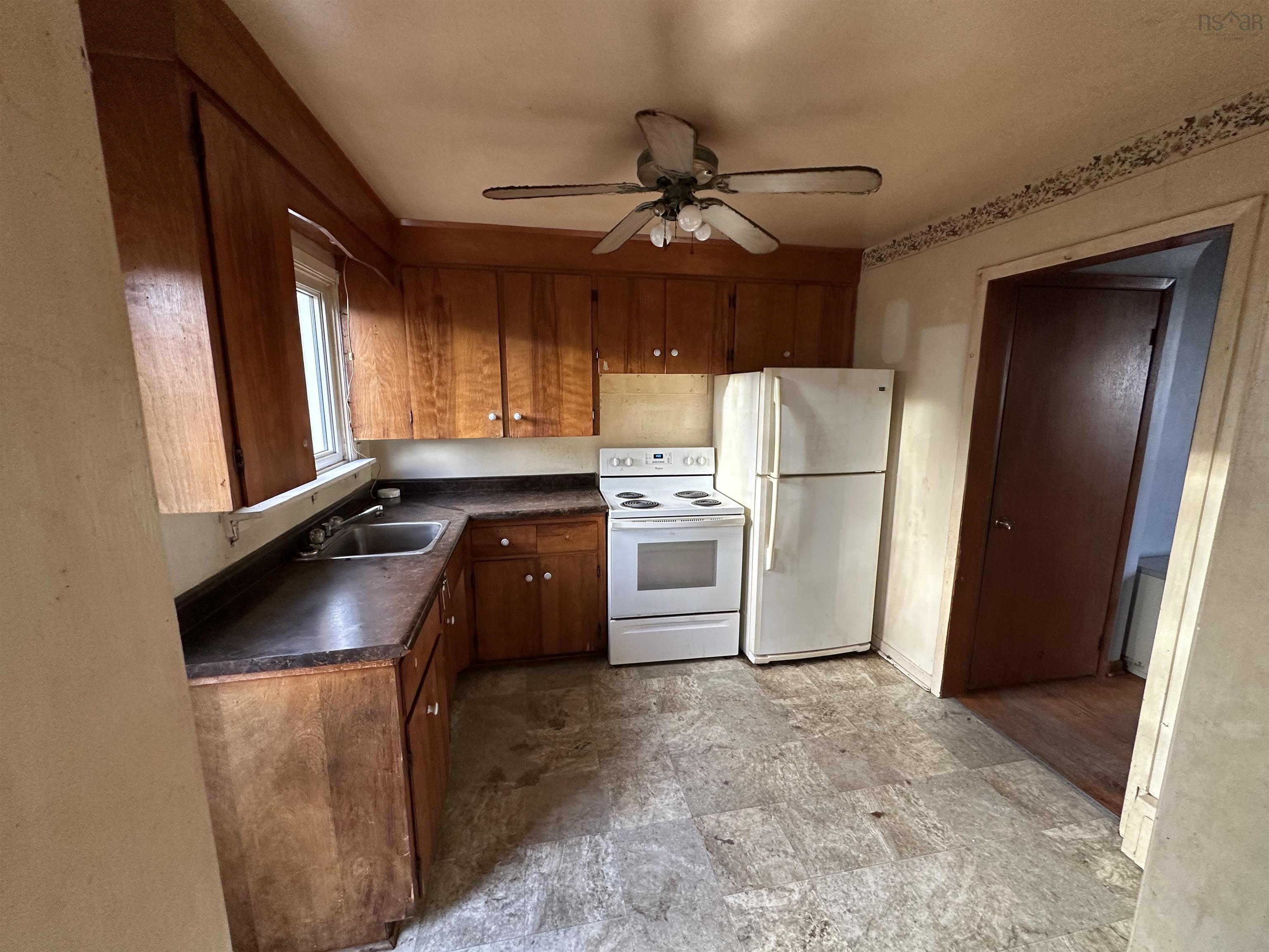 12 Marilyn Drive photo #9