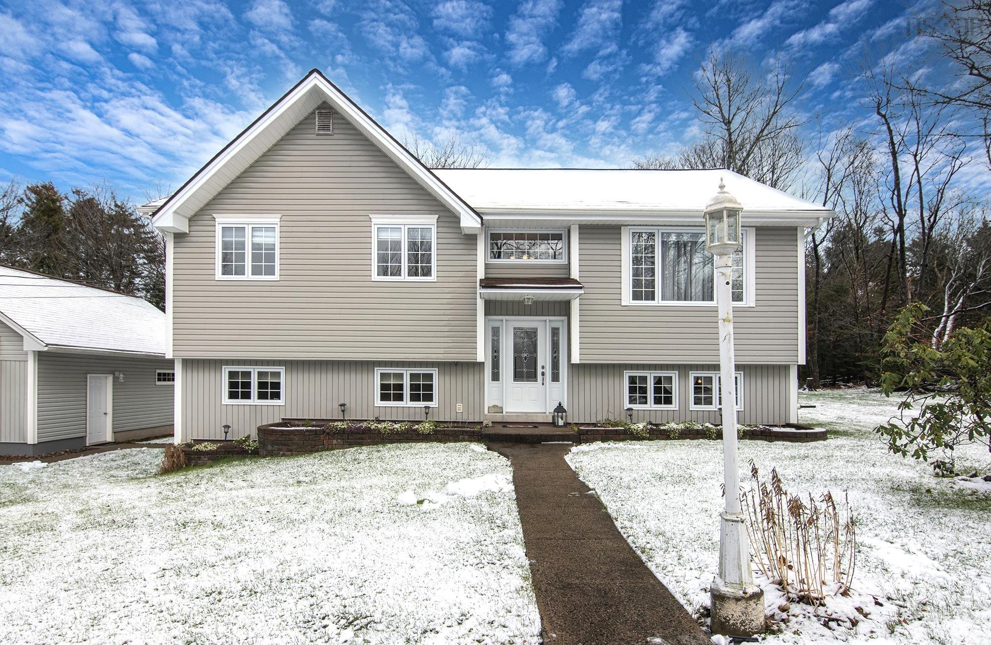 10 Ashley Drive photo #2