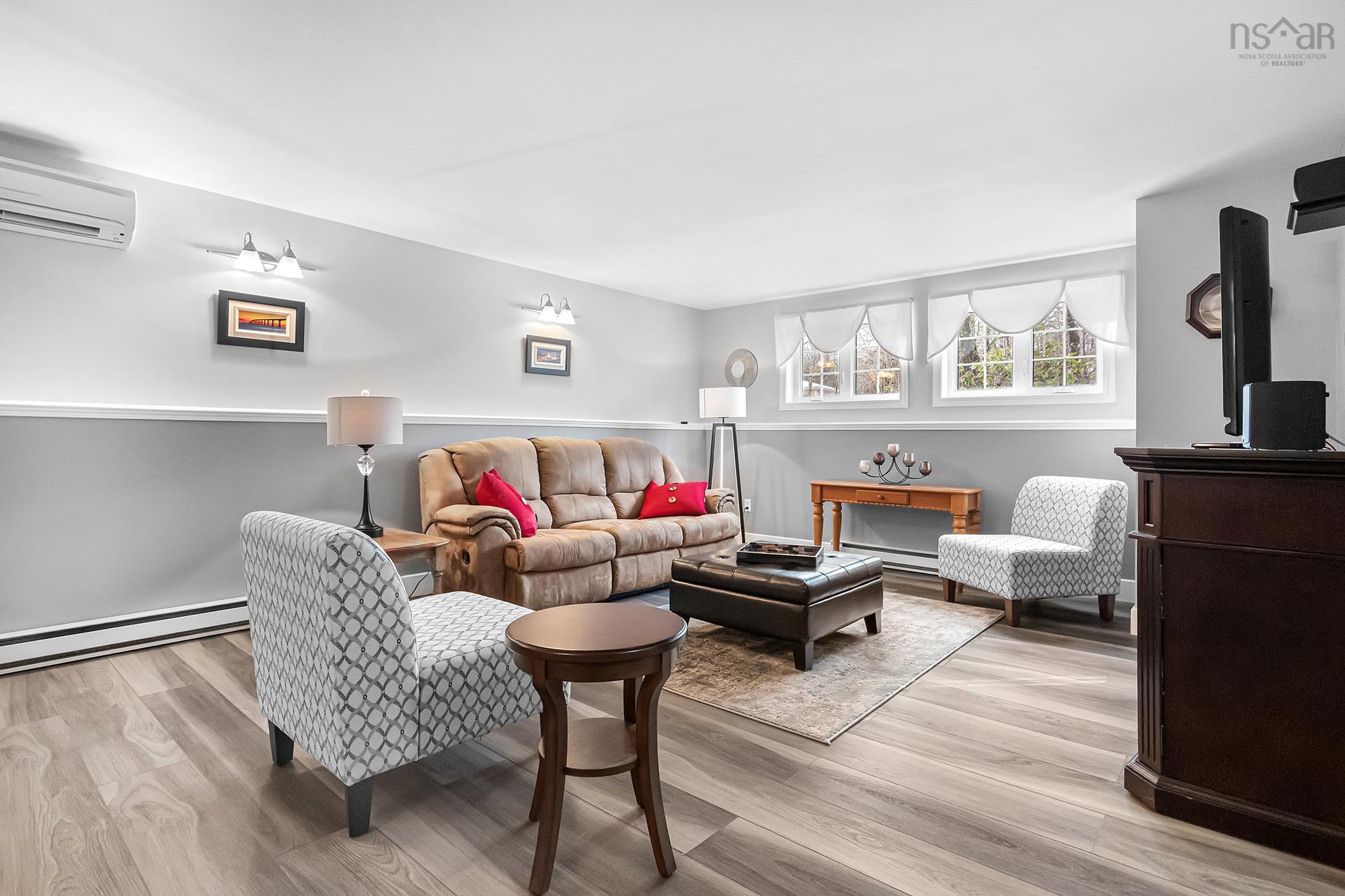 10 Ashley Drive photo #32