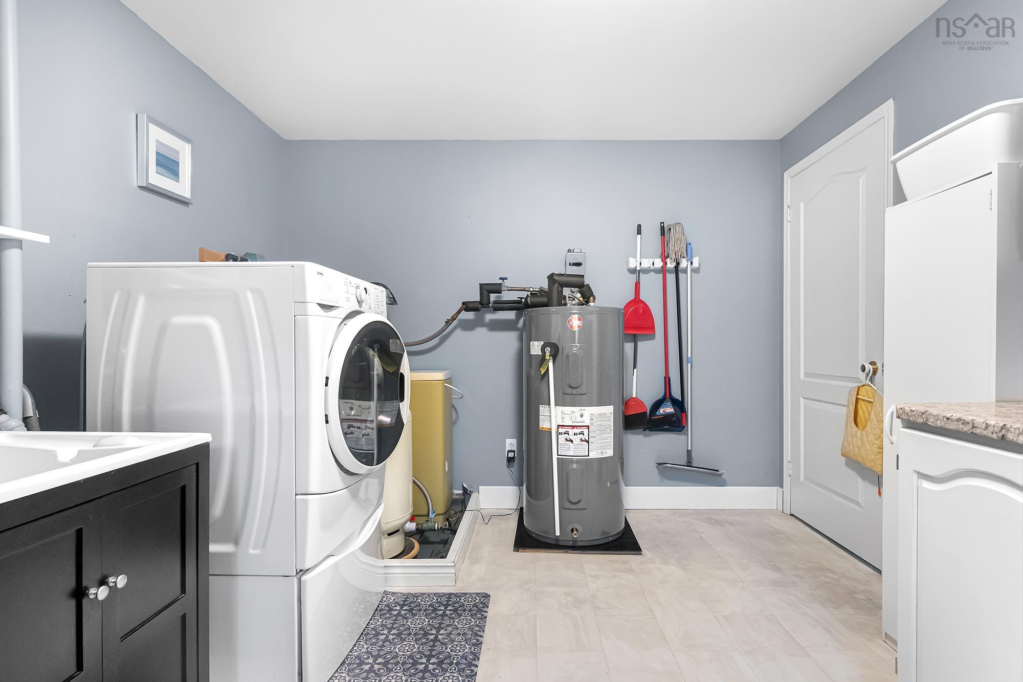 10 Ashley Drive photo #38