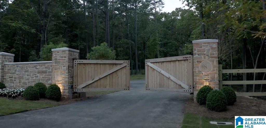 292 SOUTH OAK DRIVE