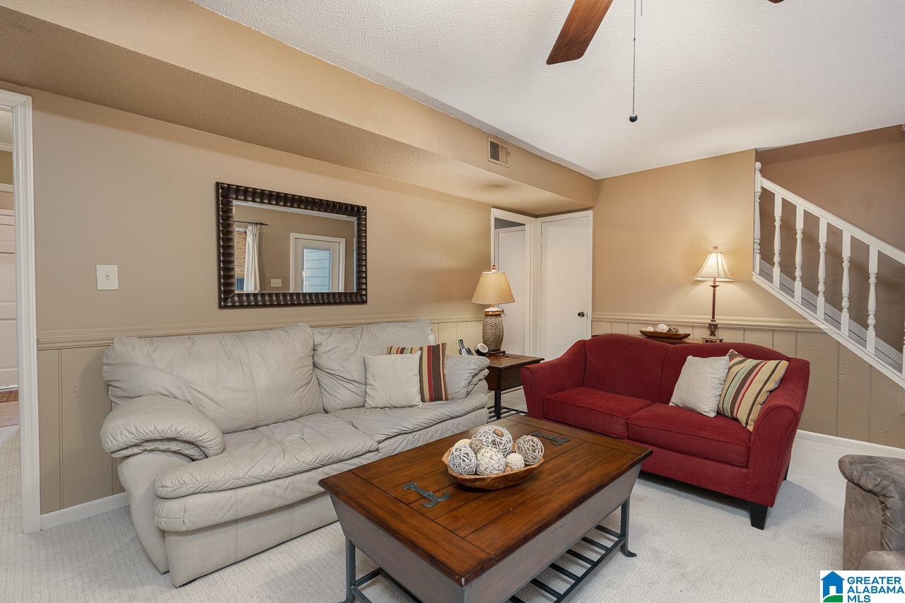 Homes for sale in Vestavia, AL | 3272 Overton Manor Dr, Vestavia, AL 35243 | MLS# 1297103