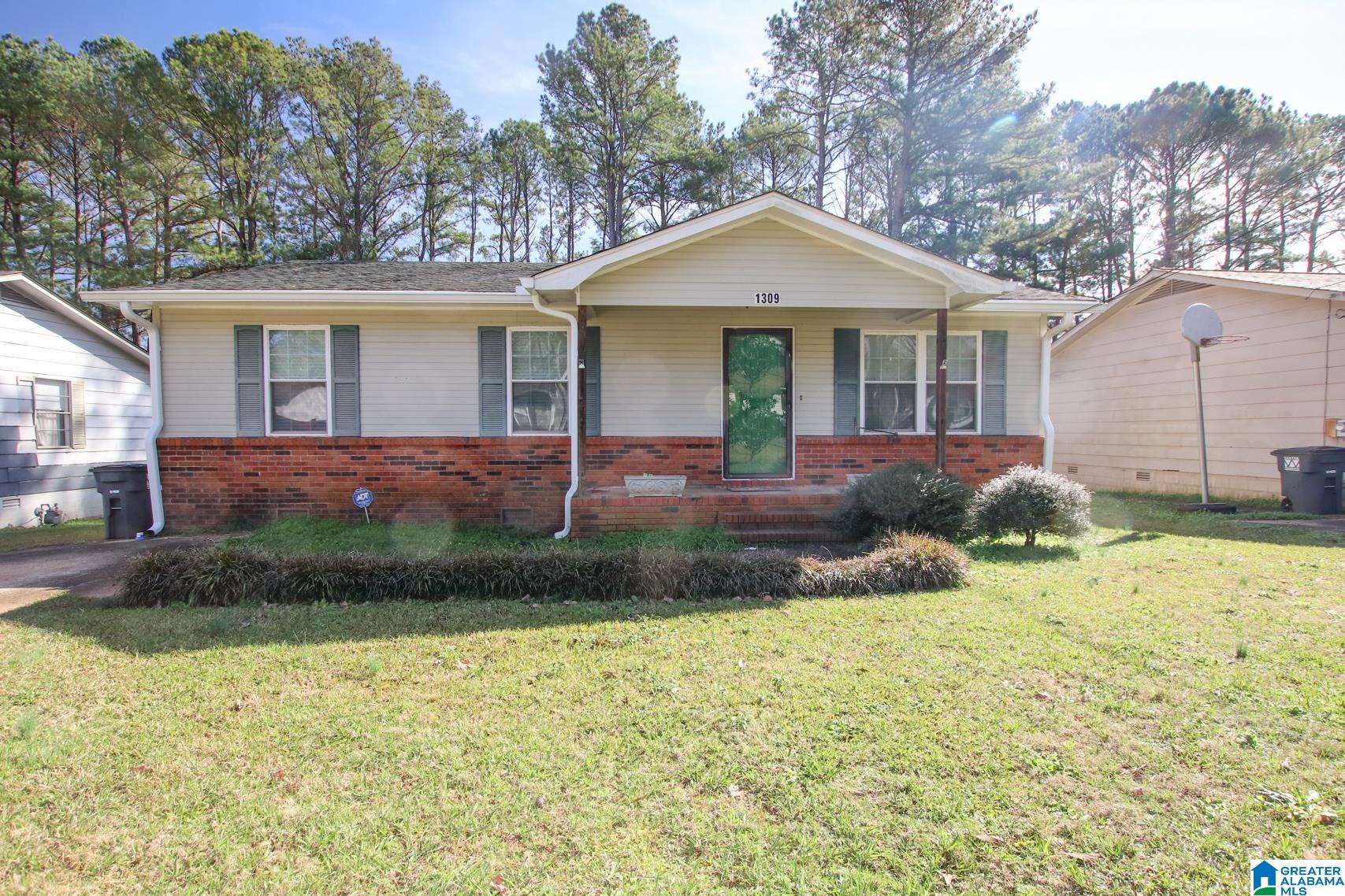 1309 25th Avenue, Hueytown, AL 35023