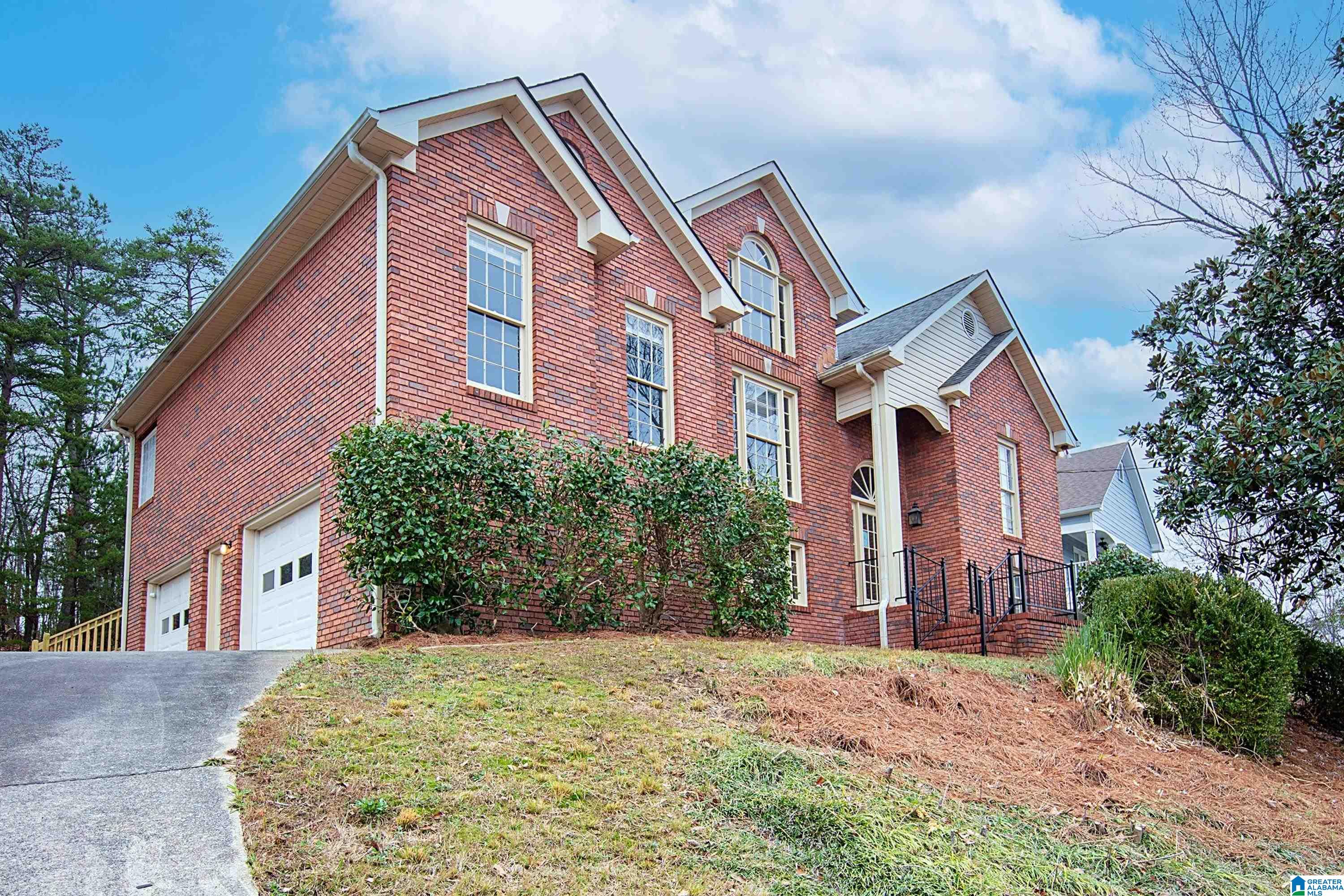 252 KENTWOOD DRIVE