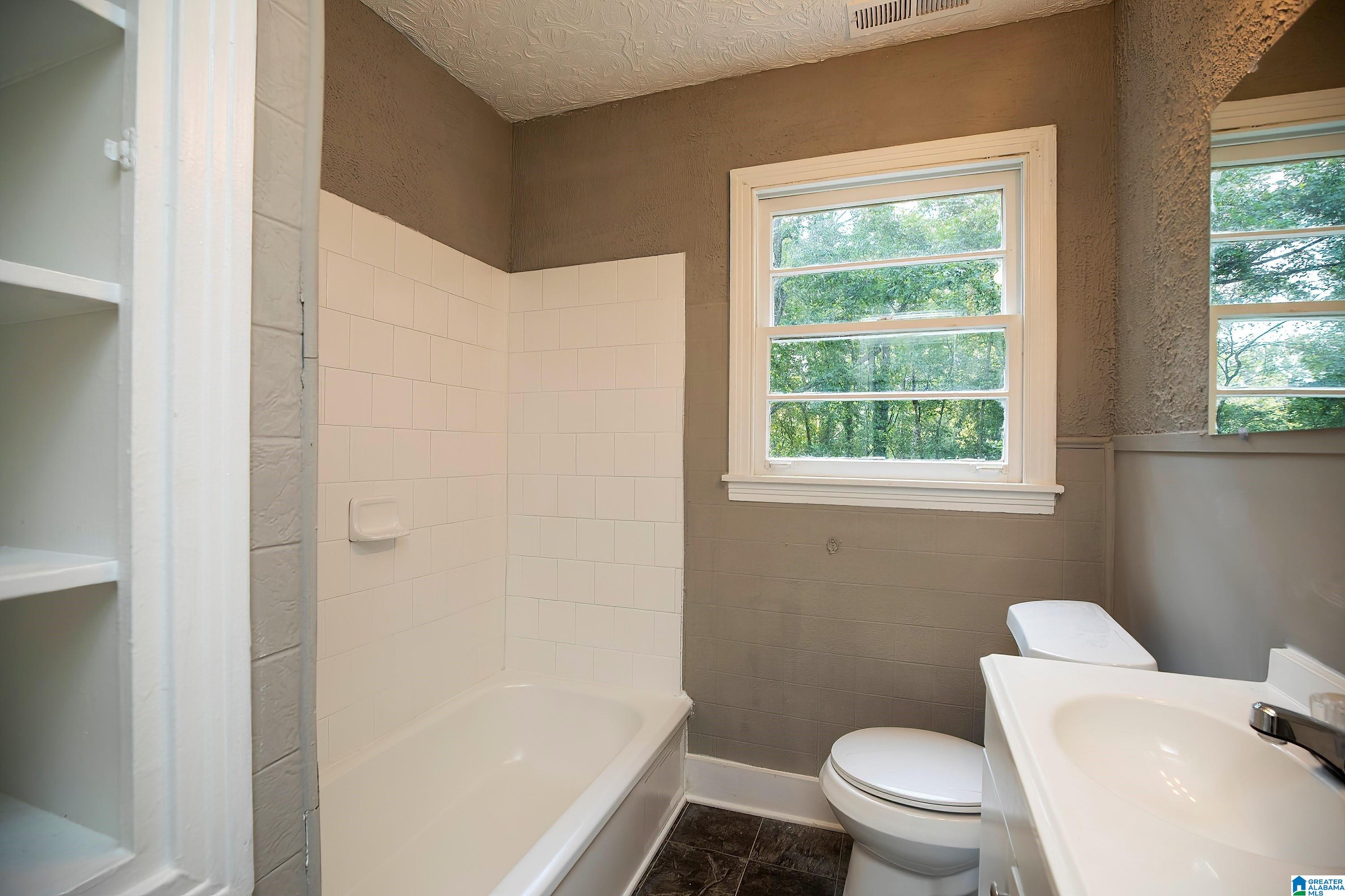 101 14TH COURT NW
