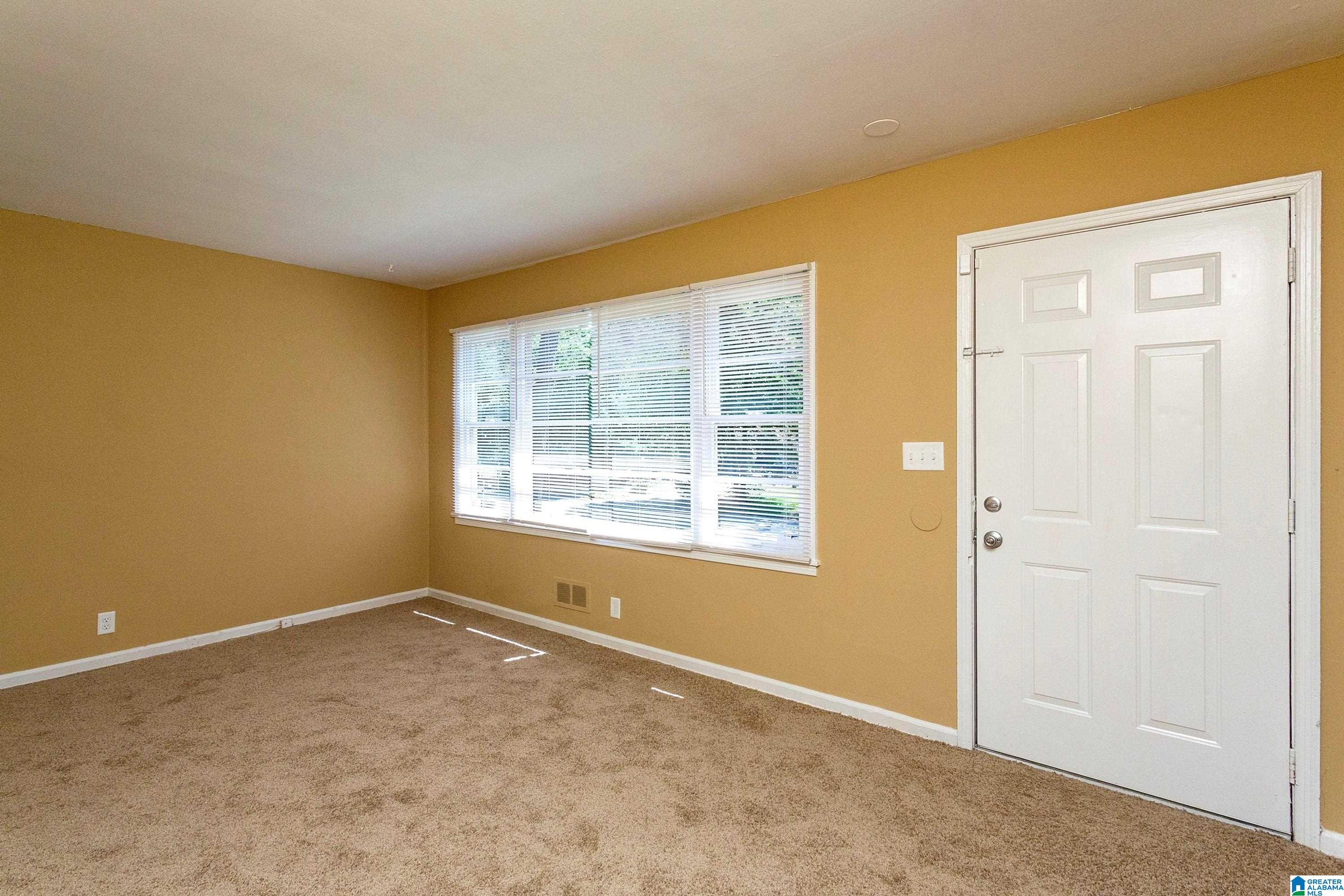 636 ROEBUCK CIRCLE