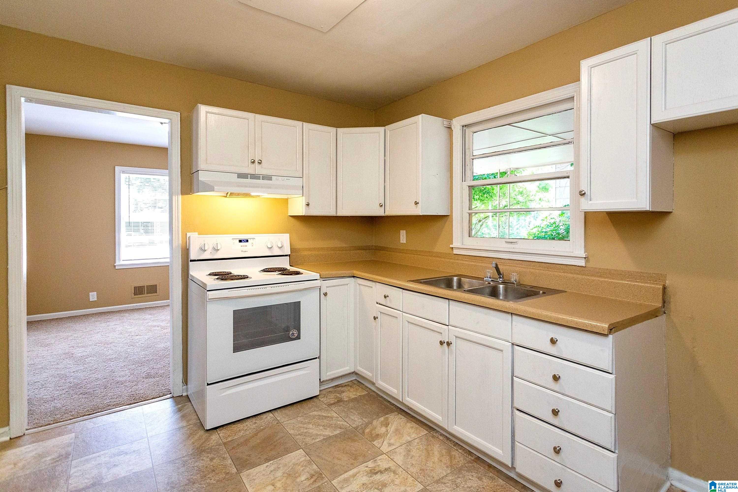 636 ROEBUCK CIRCLE