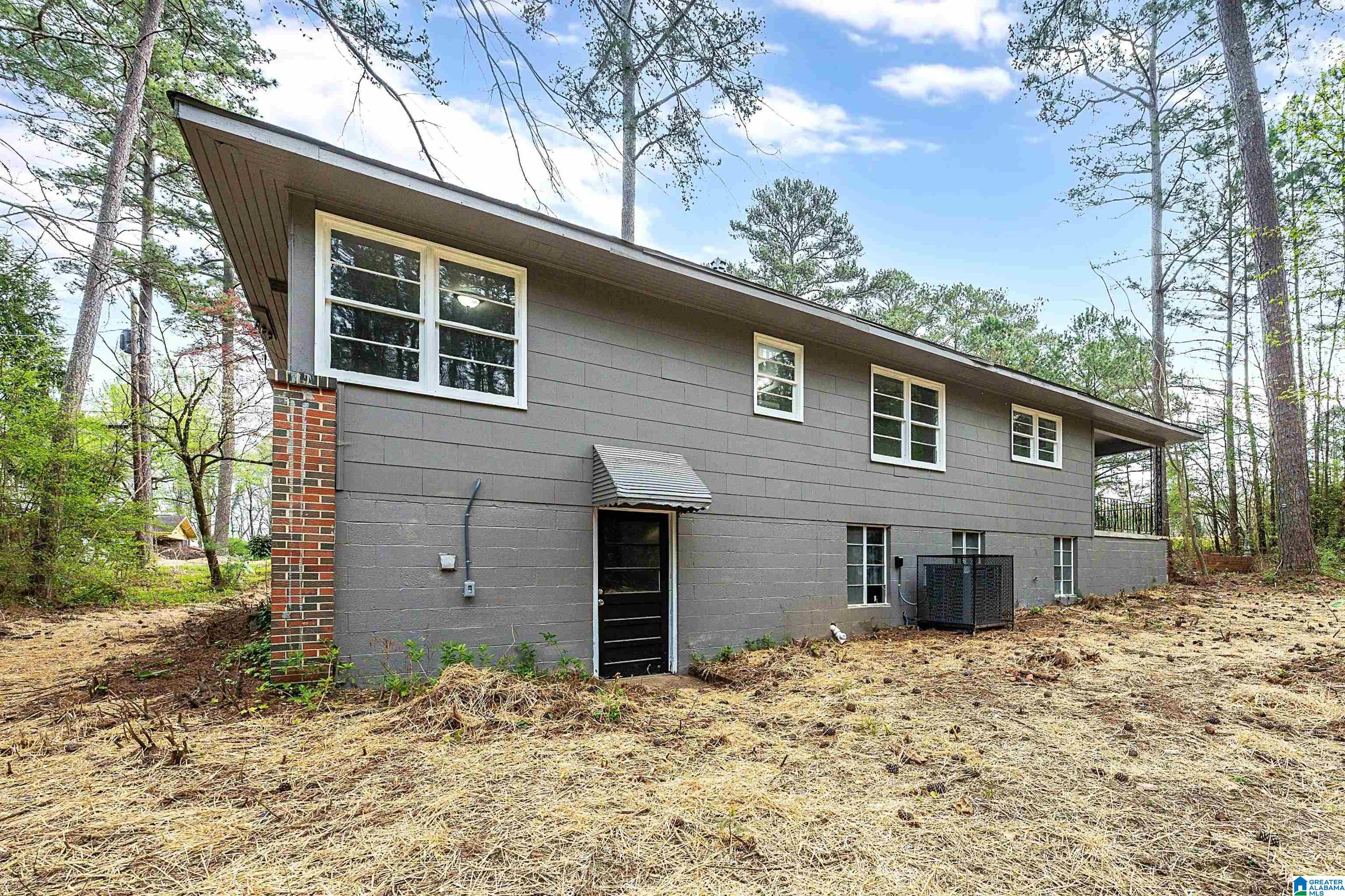 1043 HALLMARK ROAD