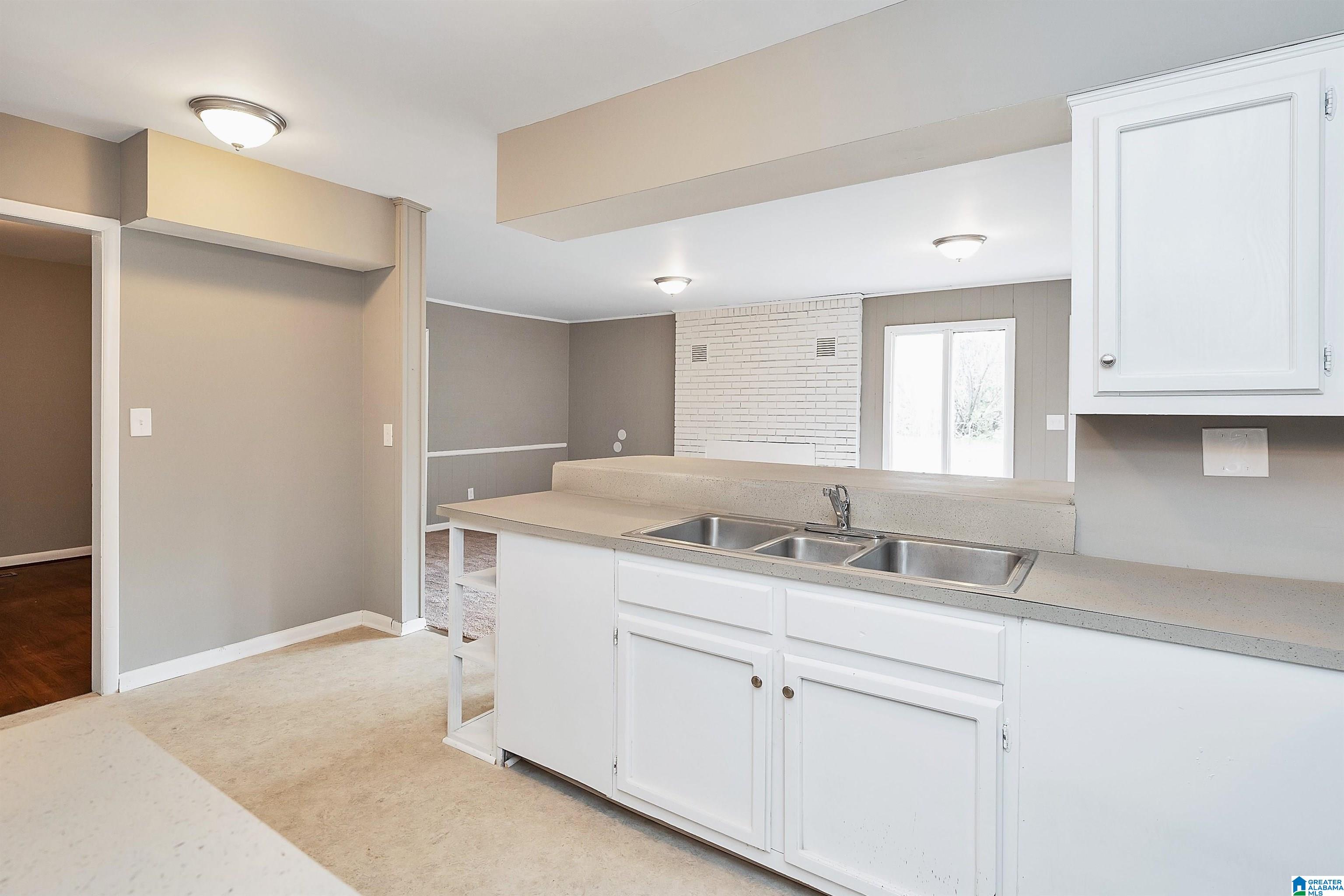 1053 GLEN OAK DRIVE