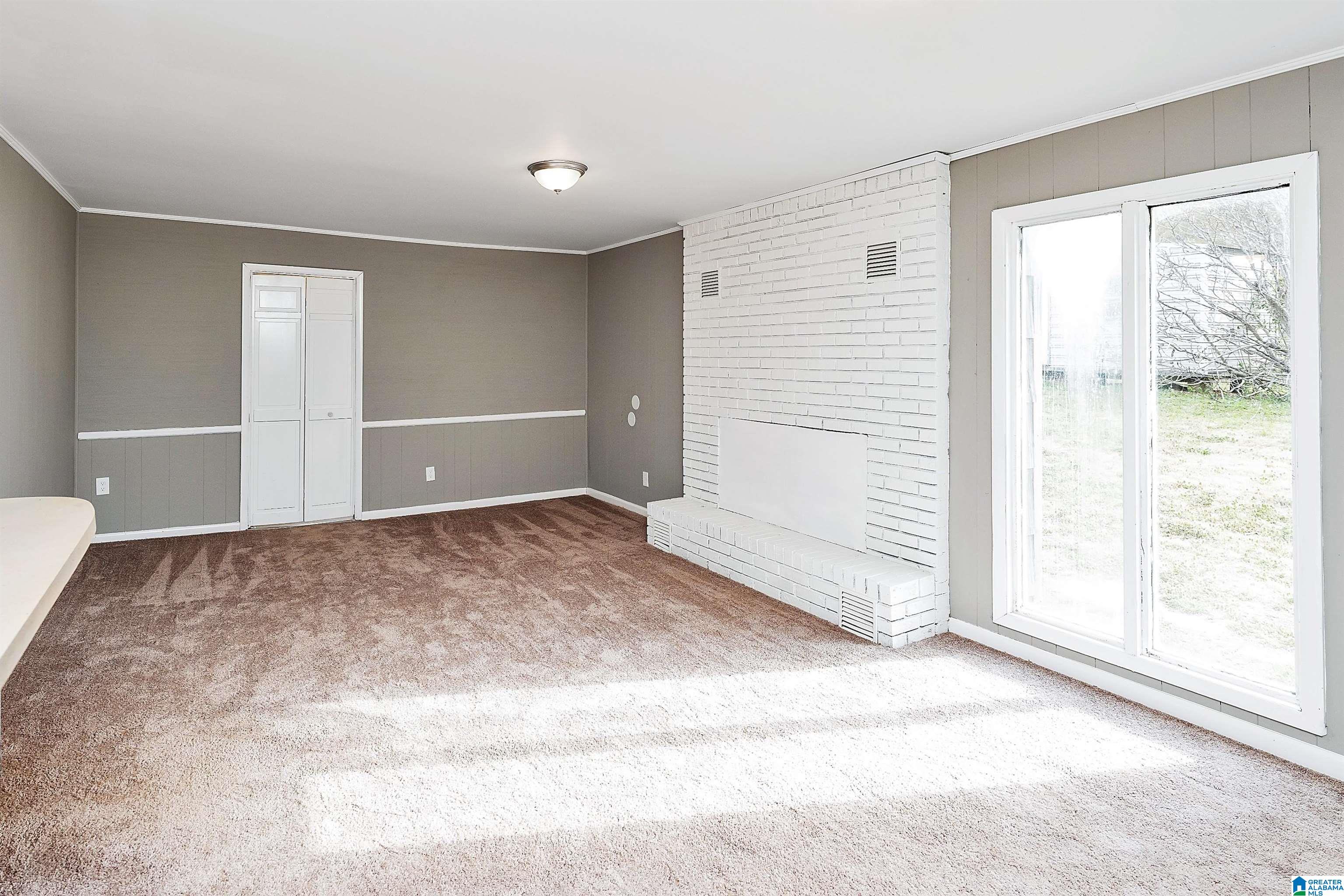 1053 GLEN OAK DRIVE