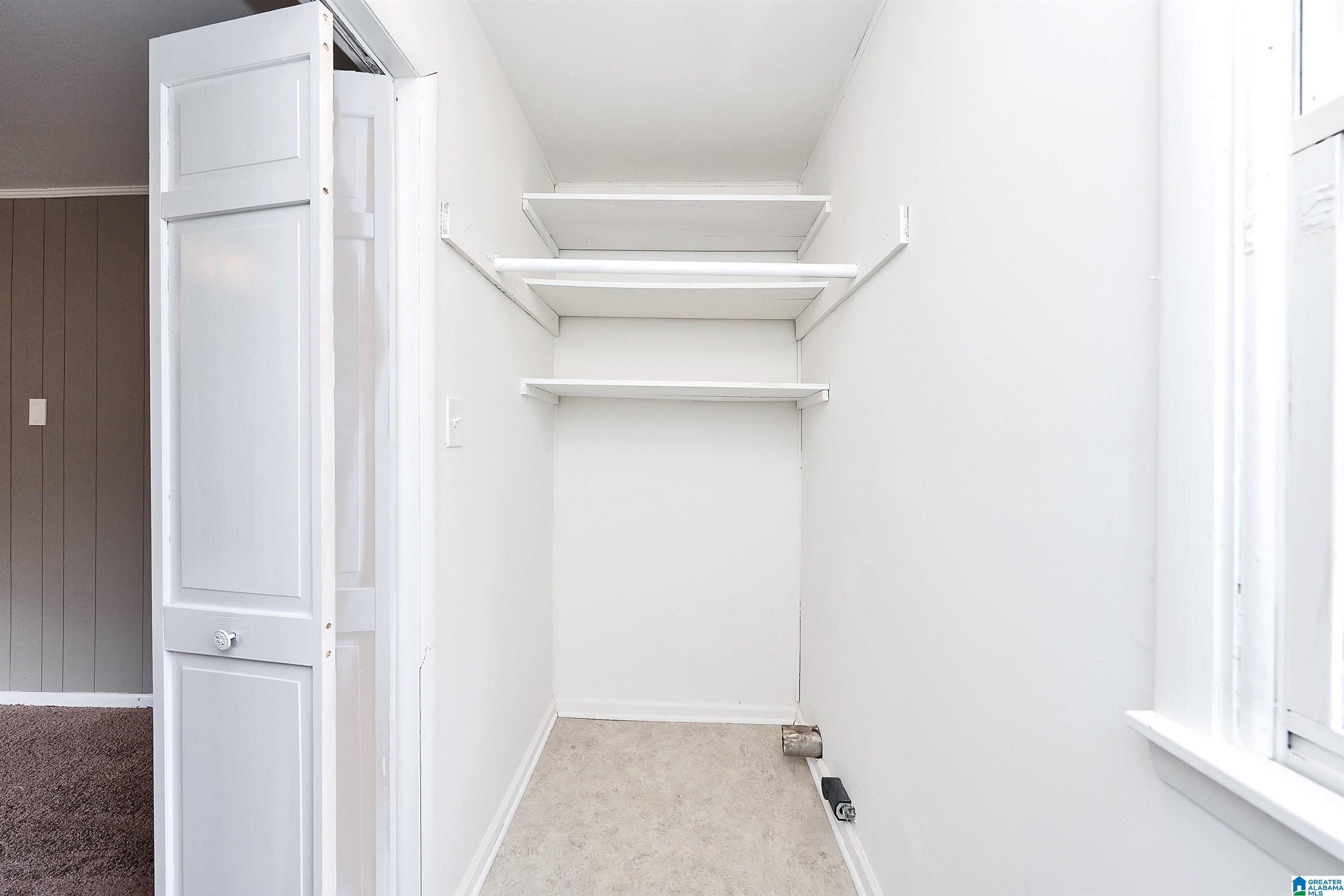 1053 GLEN OAK DRIVE