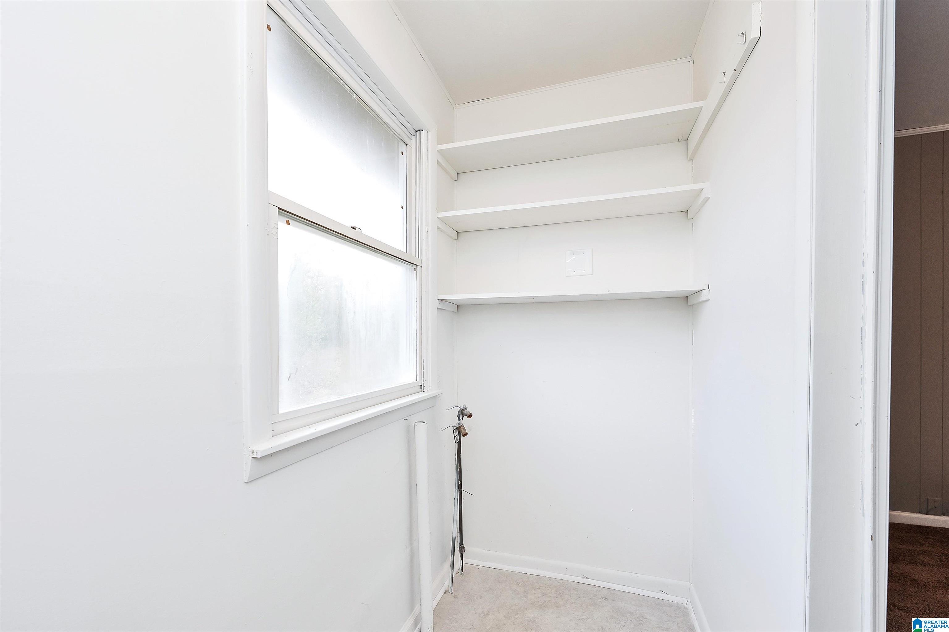 1053 GLEN OAK DRIVE