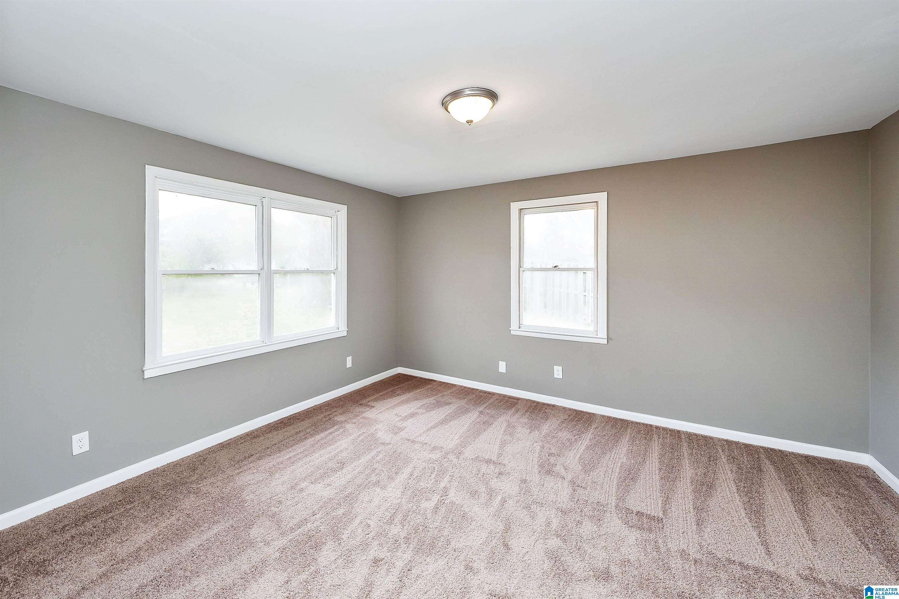 1053 GLEN OAK DRIVE