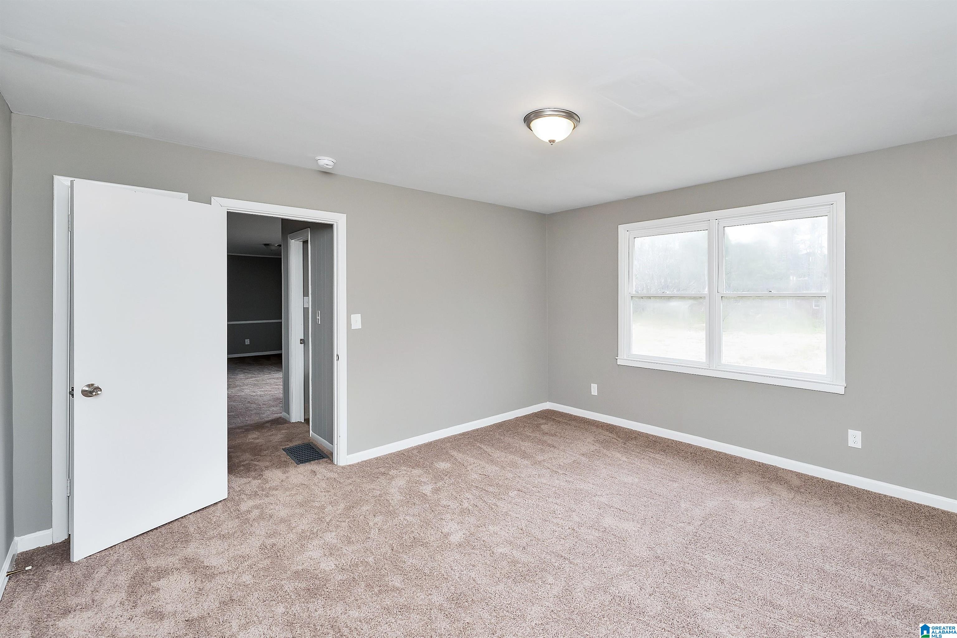 1053 GLEN OAK DRIVE