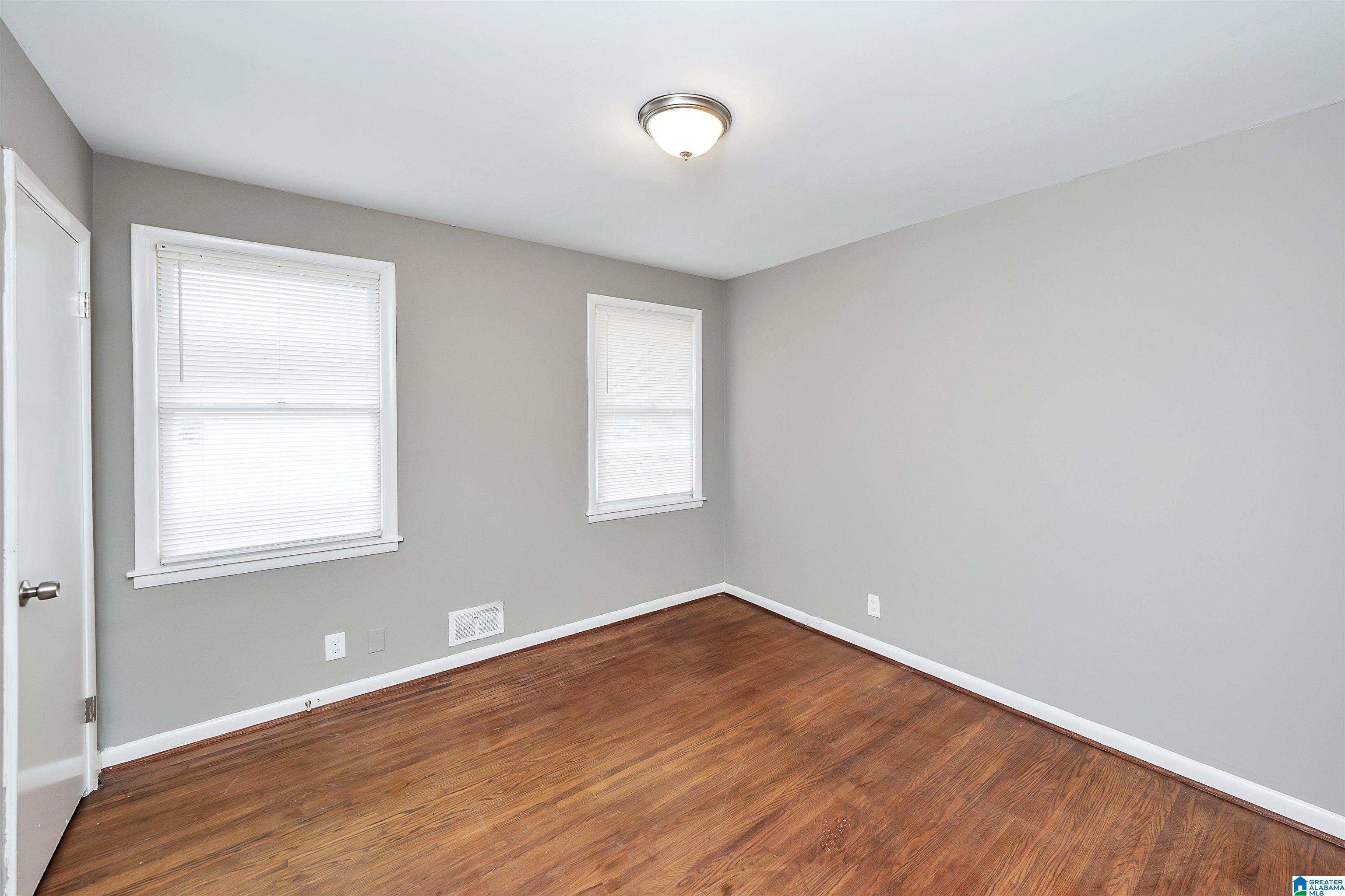 1053 GLEN OAK DRIVE