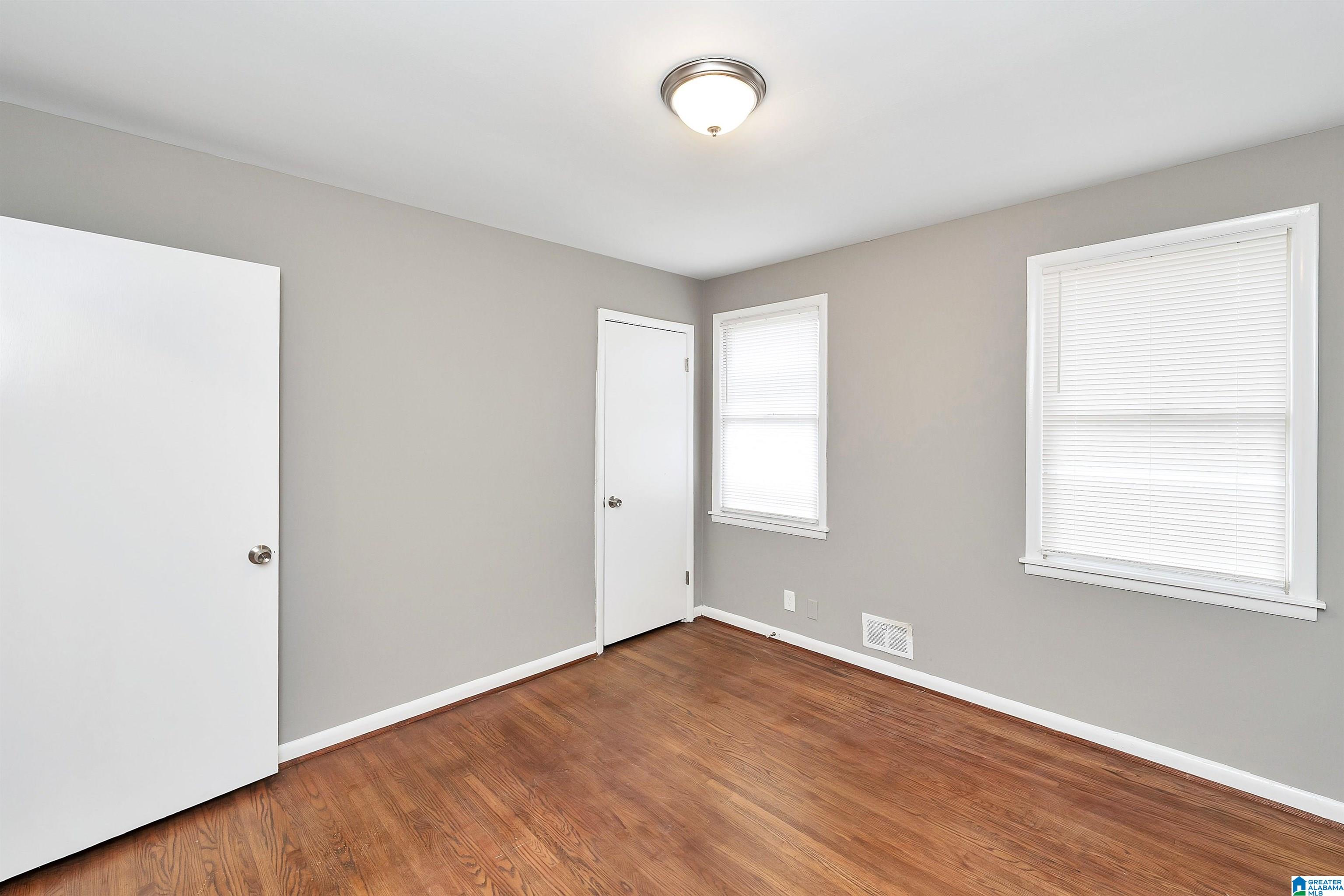 1053 GLEN OAK DRIVE