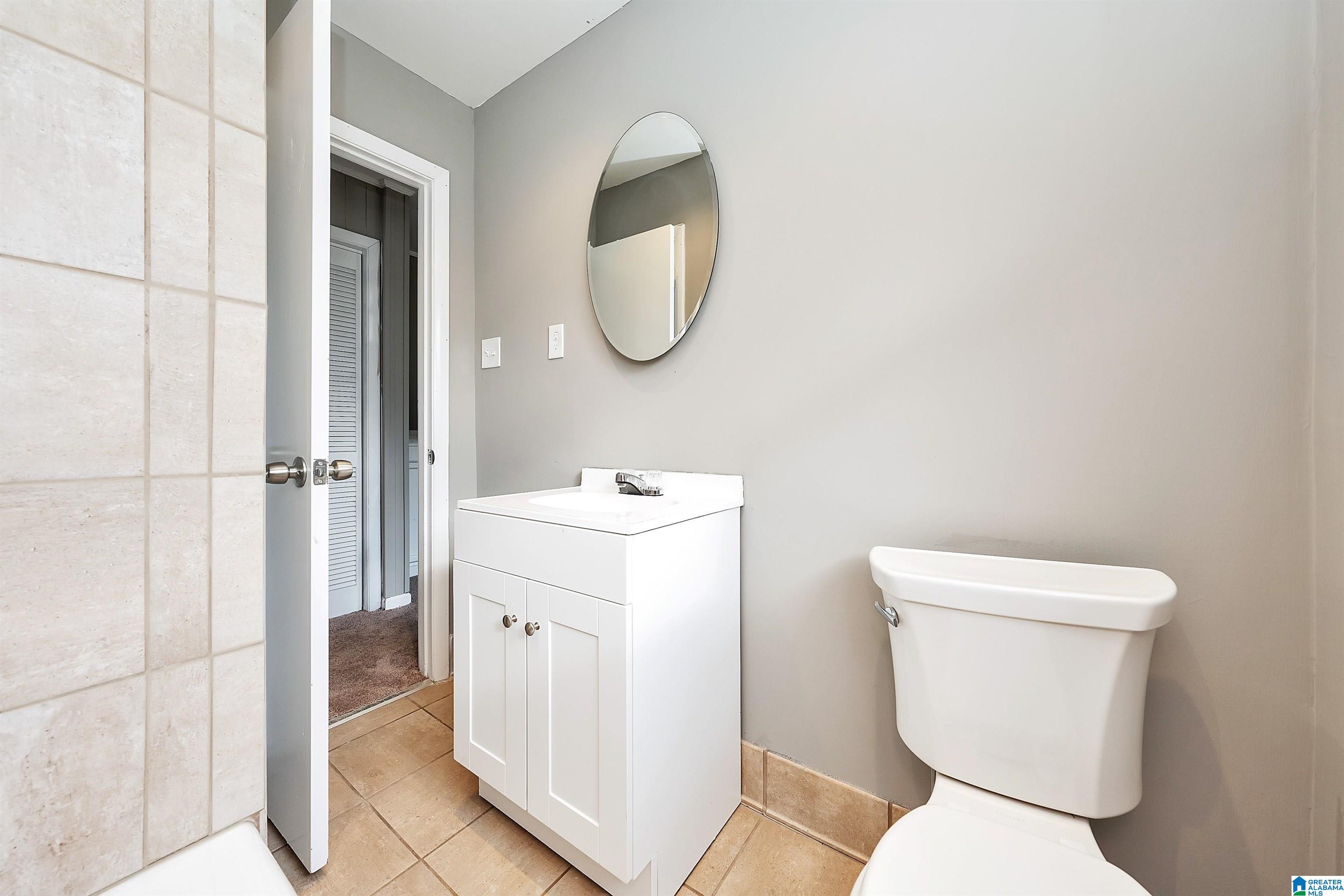 1053 GLEN OAK DRIVE