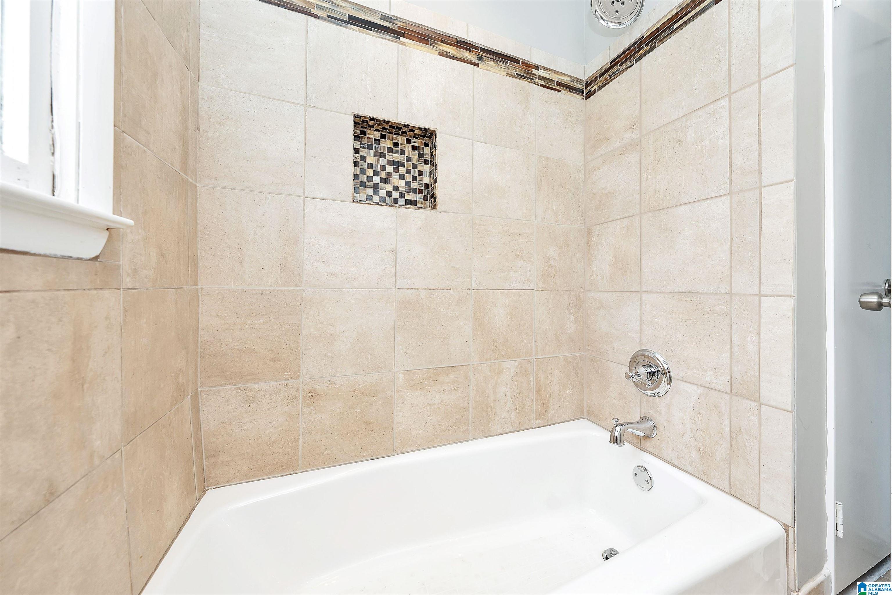 1053 GLEN OAK DRIVE