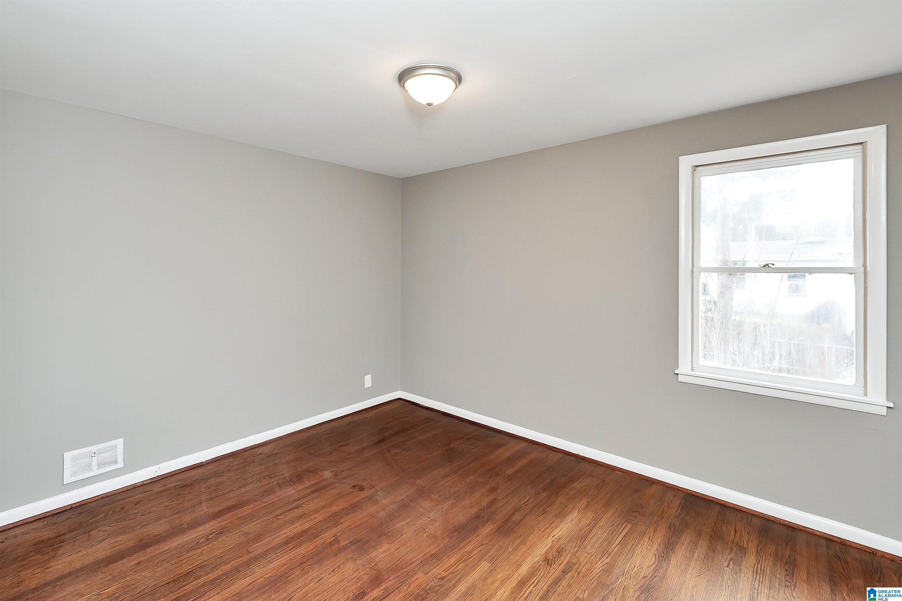 1053 GLEN OAK DRIVE