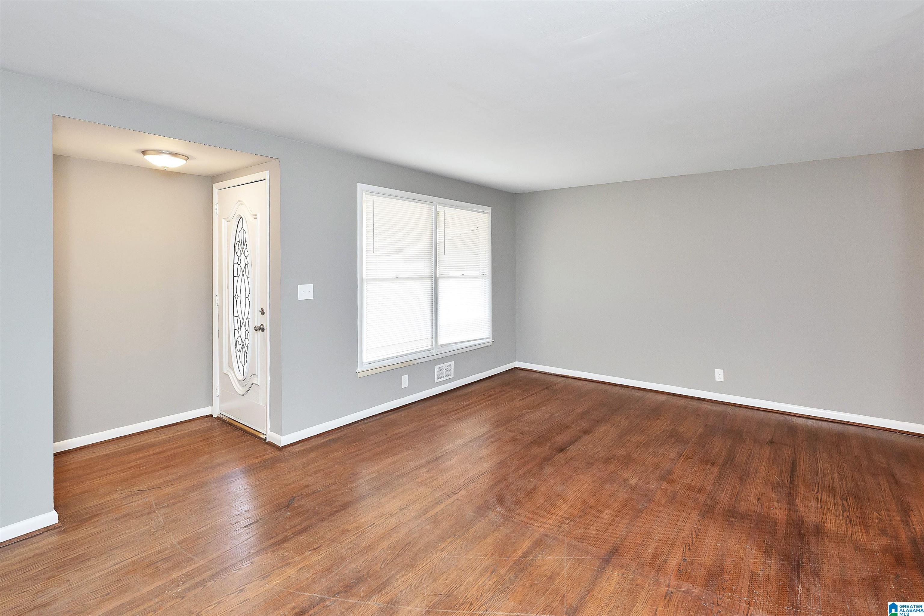 1053 GLEN OAK DRIVE