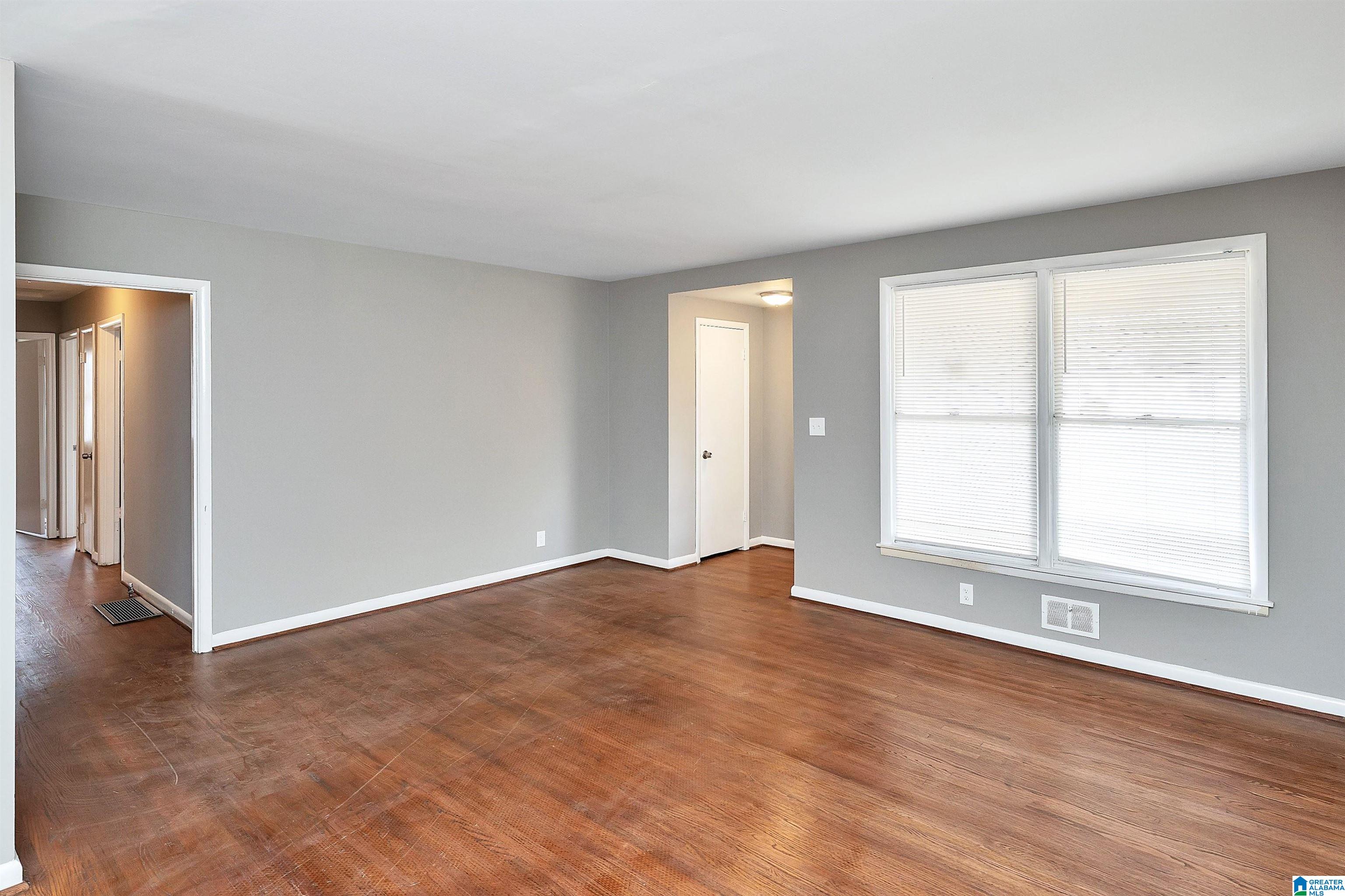 1053 GLEN OAK DRIVE
