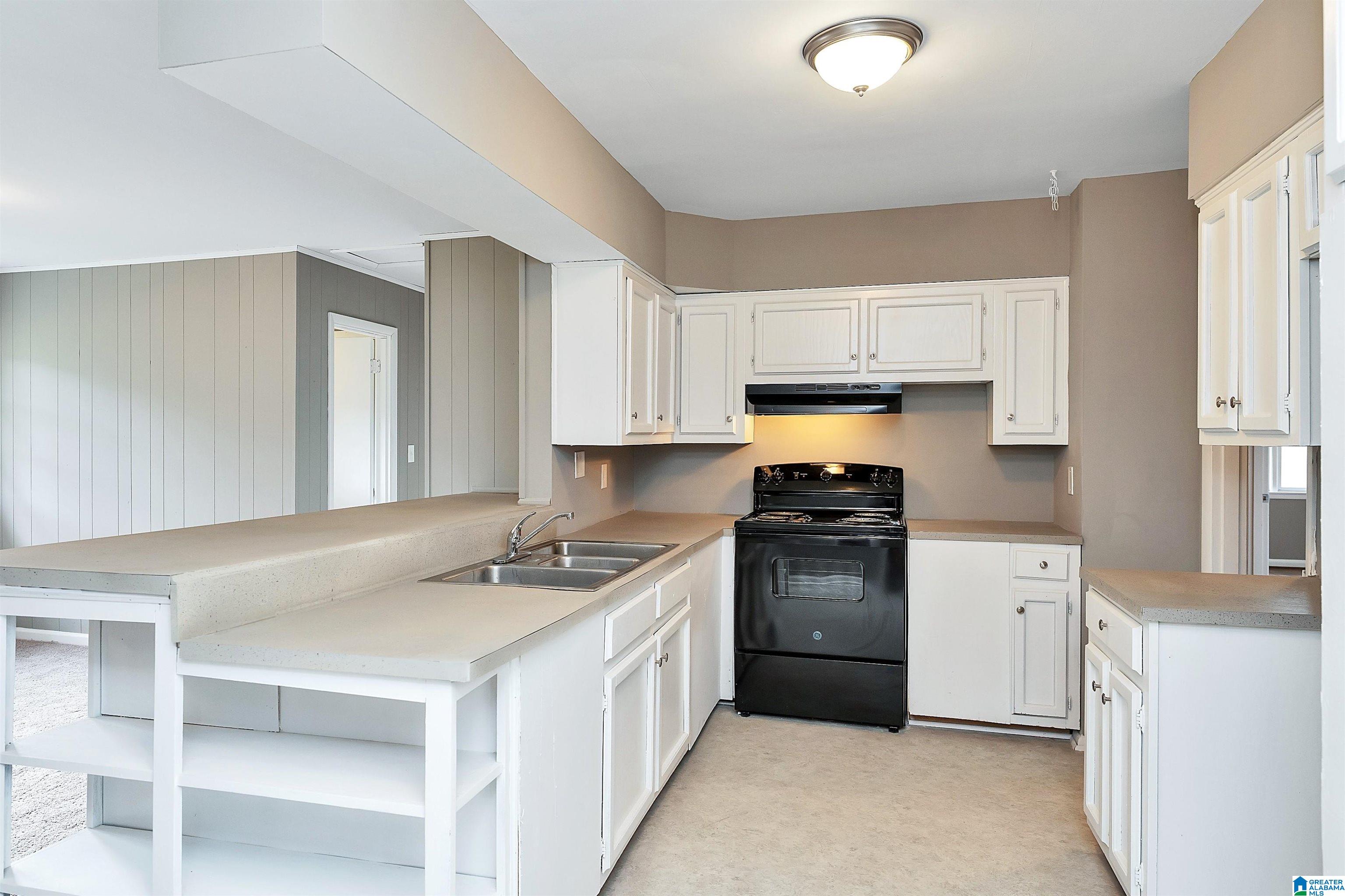 1053 GLEN OAK DRIVE