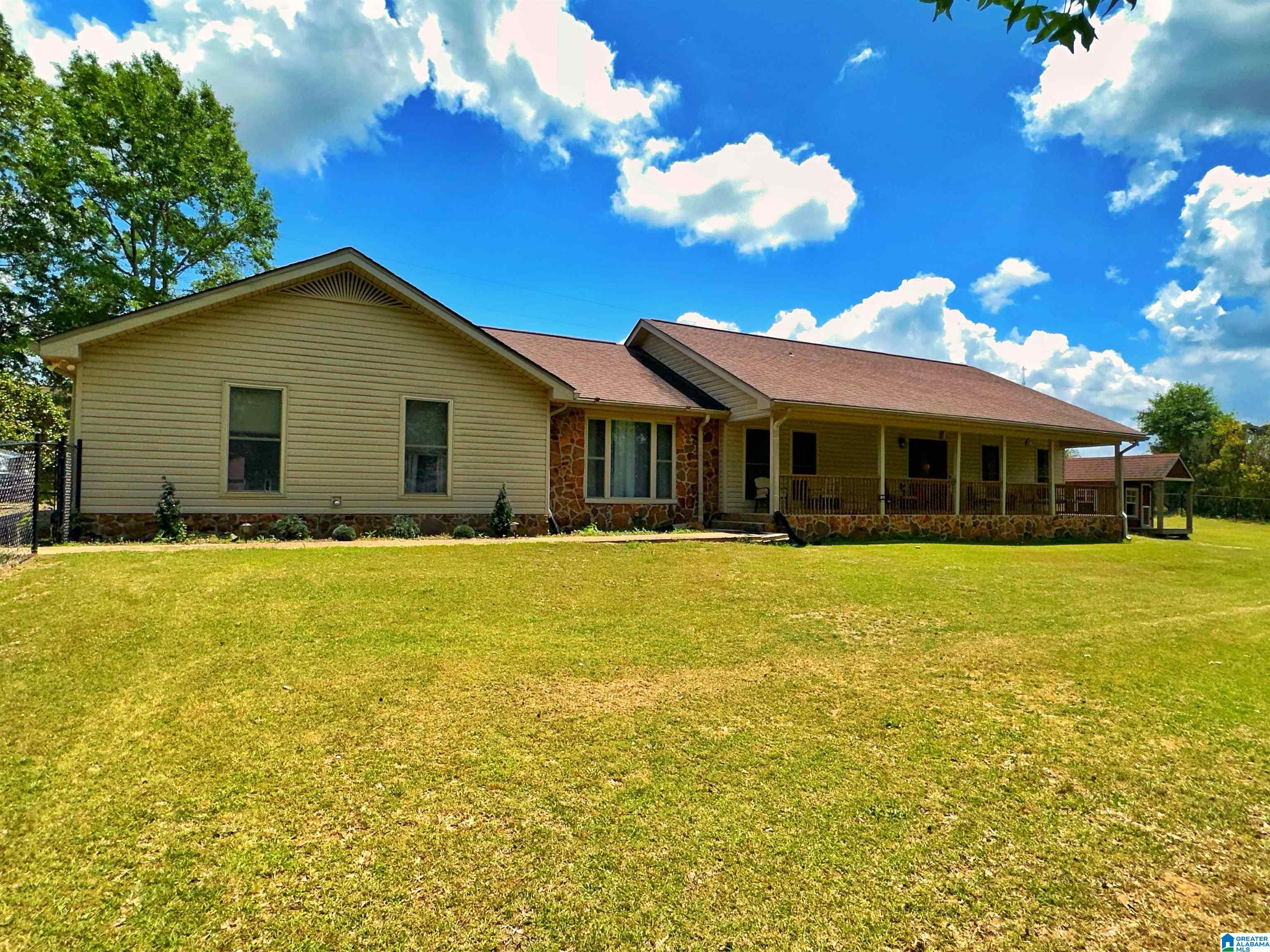 Residential for sale in MAPLESVILLE, Alabama, 1353450