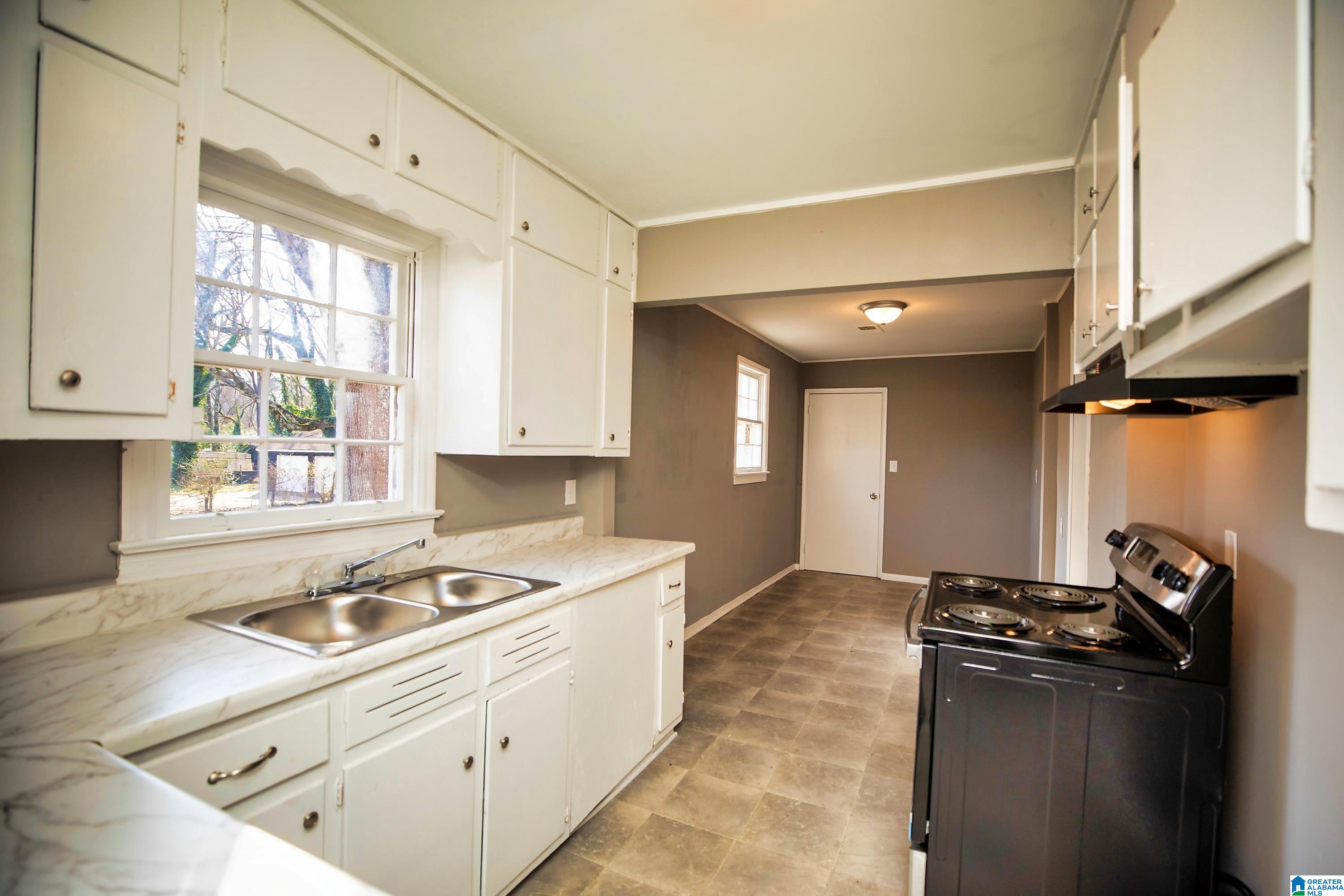 816 MEADOWBROOK DRIVE