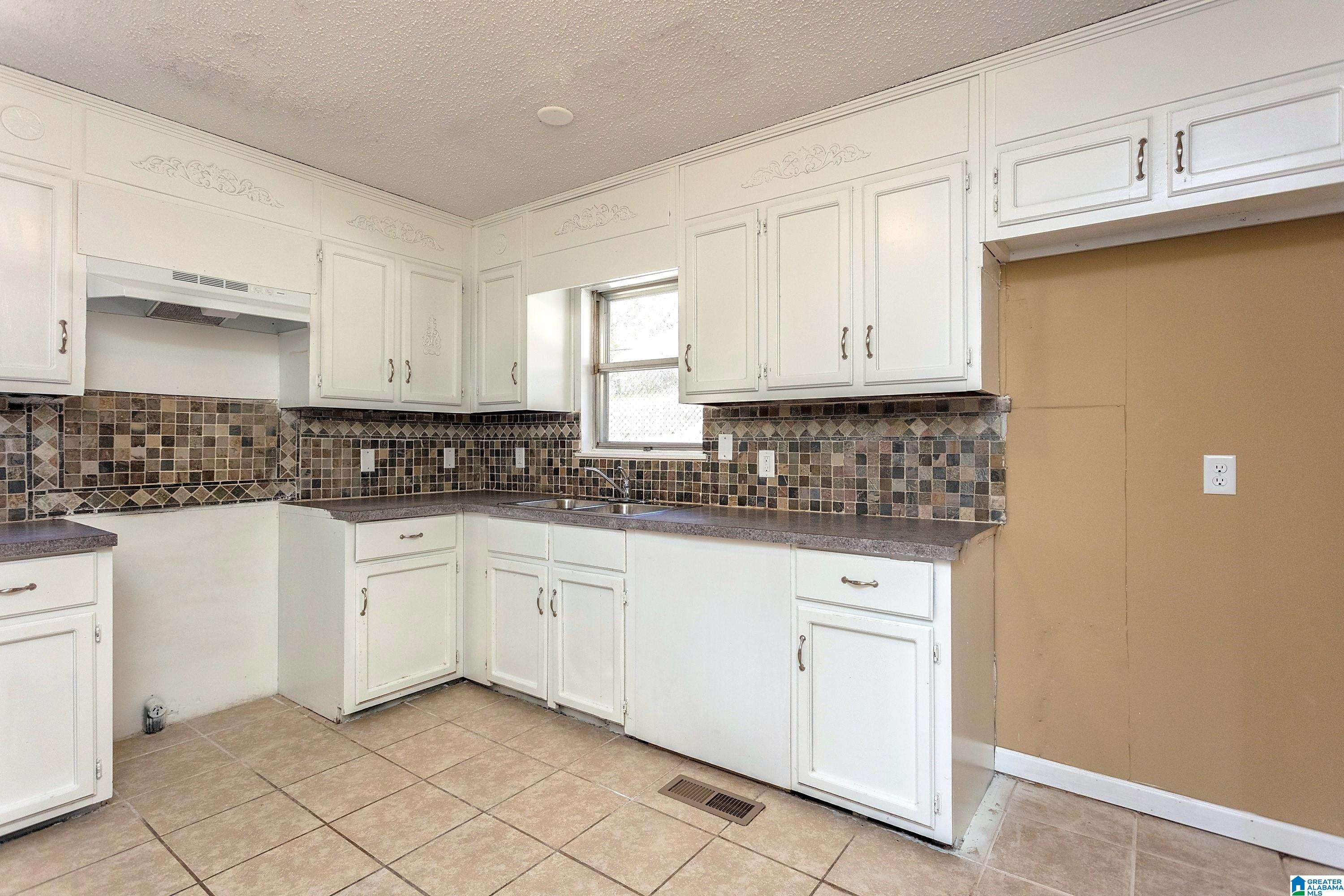 2112 ALAN DRIVE