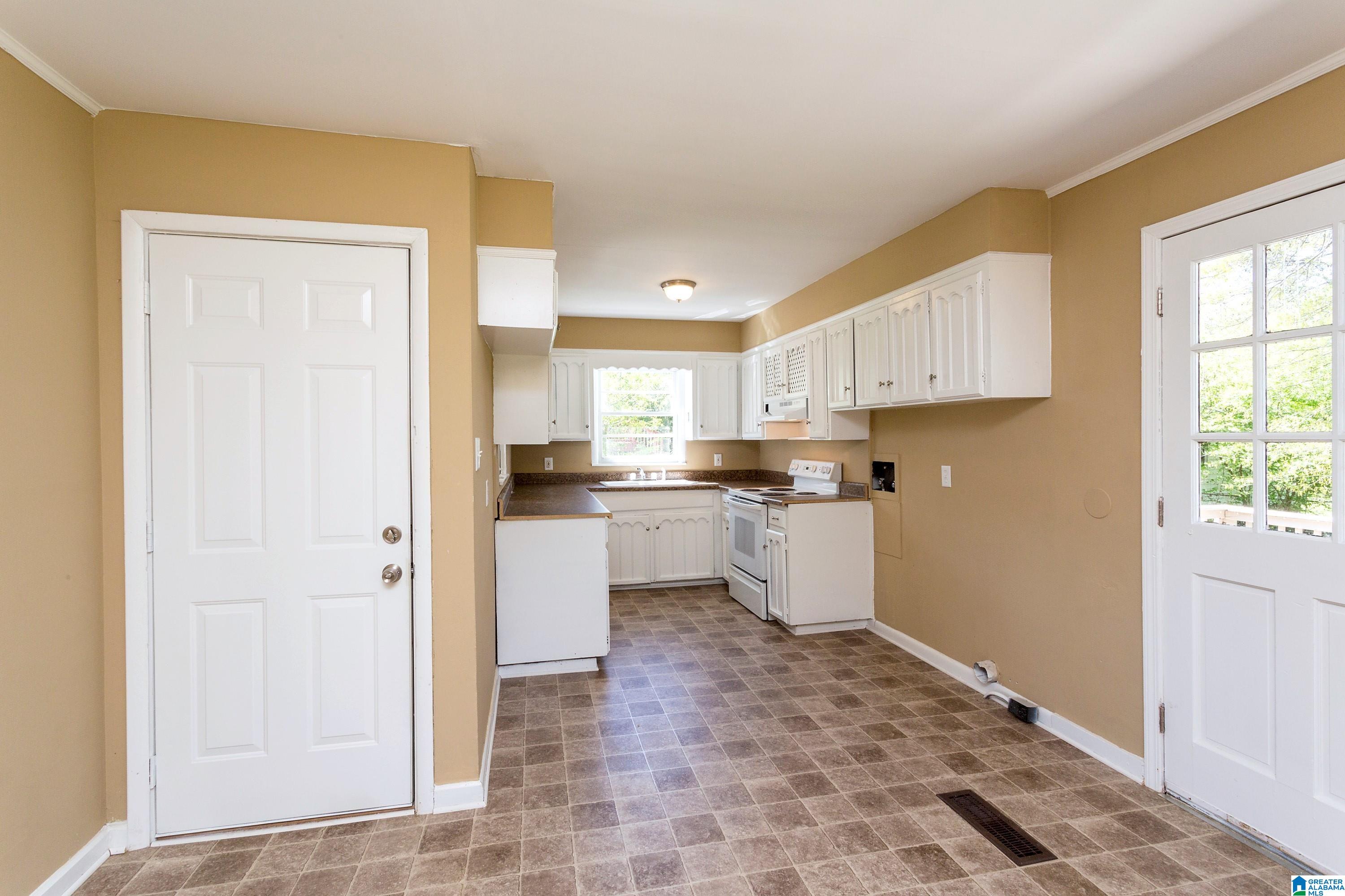 110 12TH COURT NW