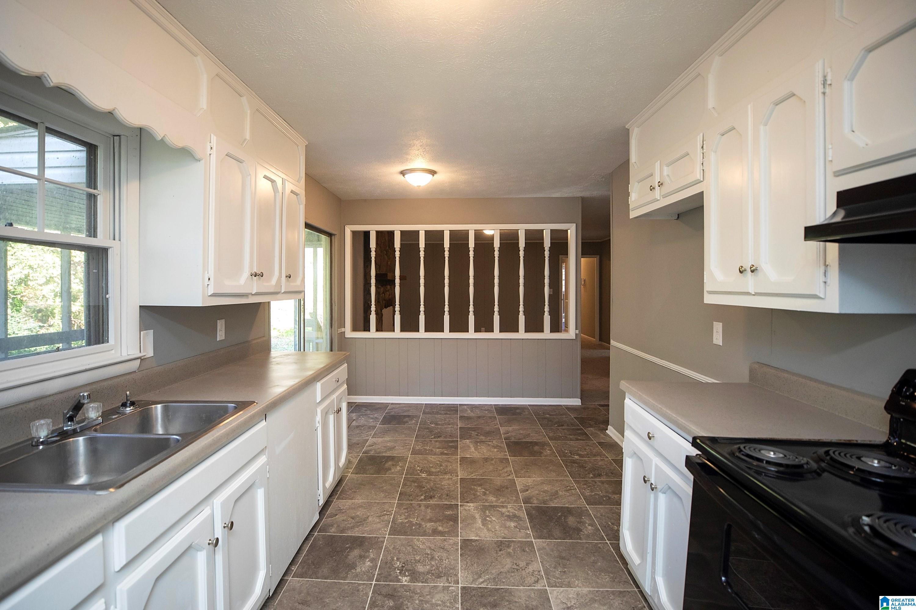 906 PINECLIFF DRIVE